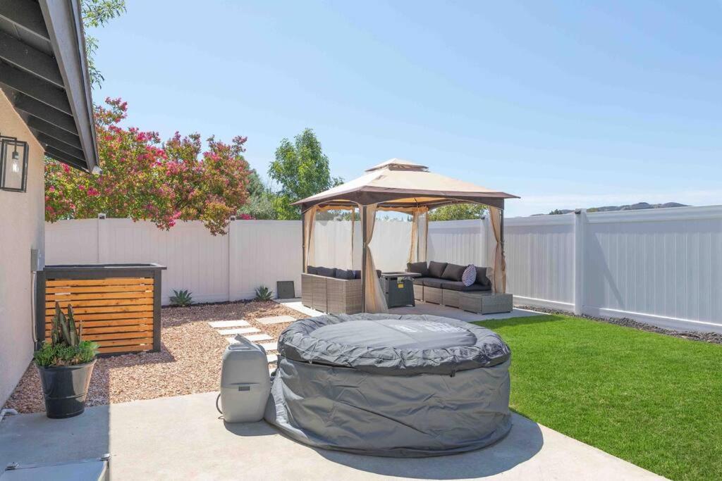 Vineyard Chic Oasis: Modern Elegance near Temecula Wineries view 4