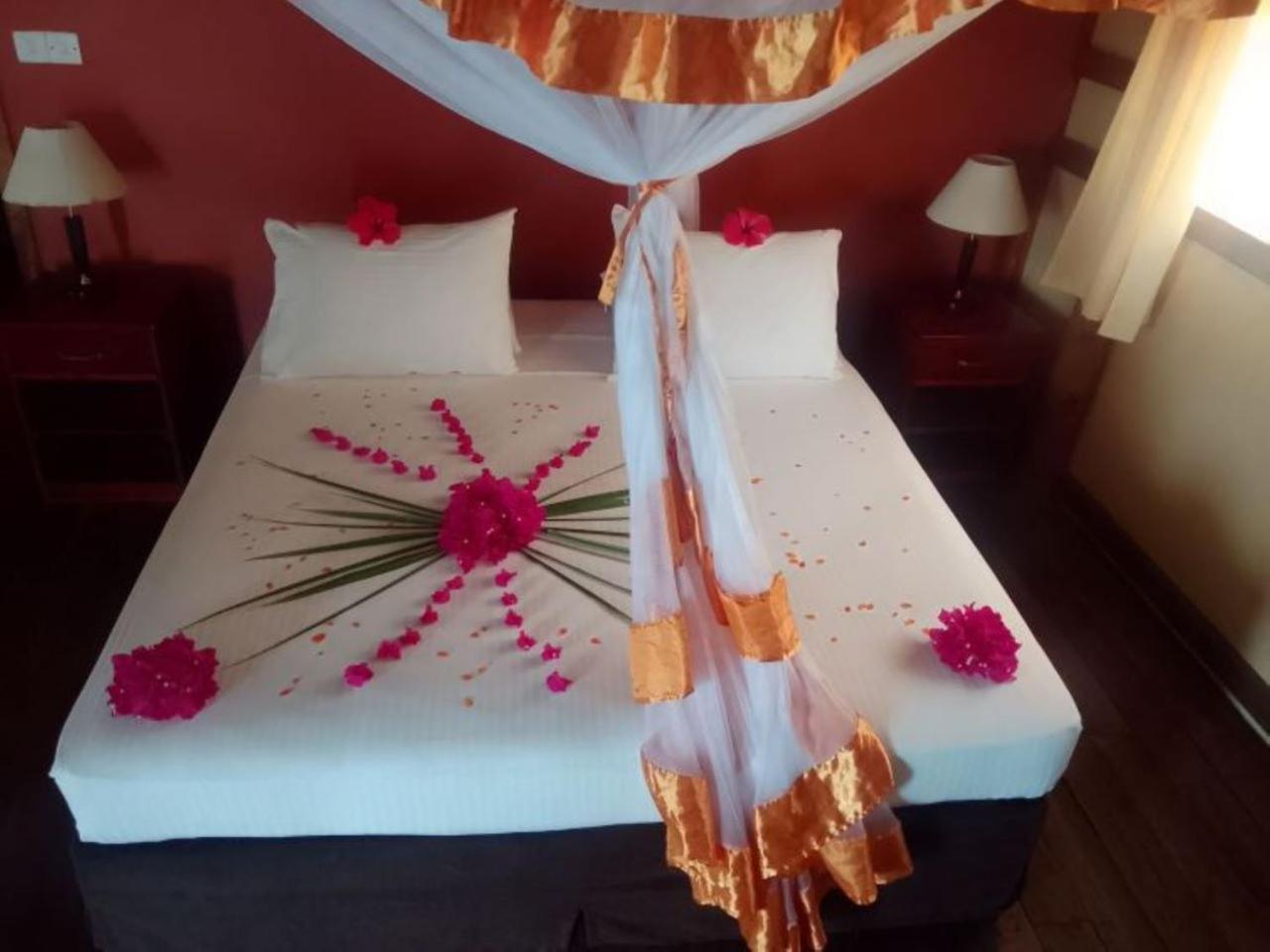 Barry's Beach Resort Pangani
