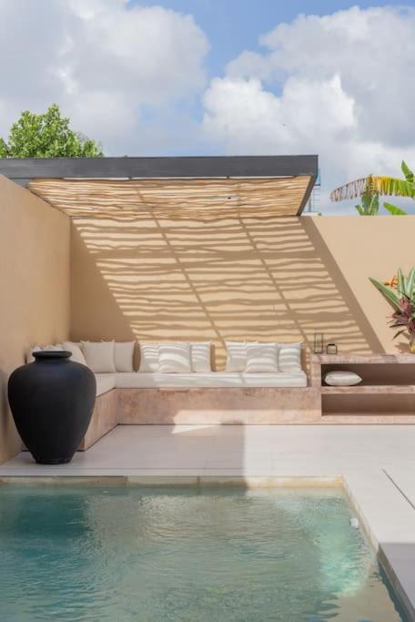 Minimalist Elegance: Tranquil Canggu Villa Yukki — recepcion & lobby