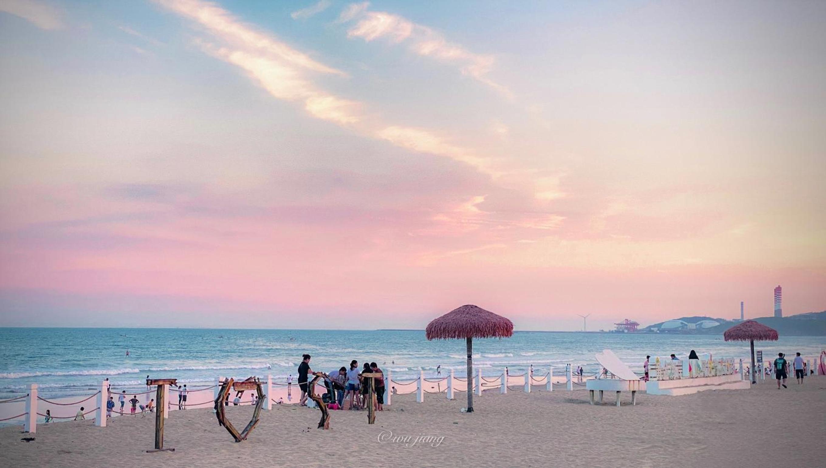Sea View Apartment with Washer Dryer Projector Refrigerator and Kitchen Shantou South High-Speed Railway St ation