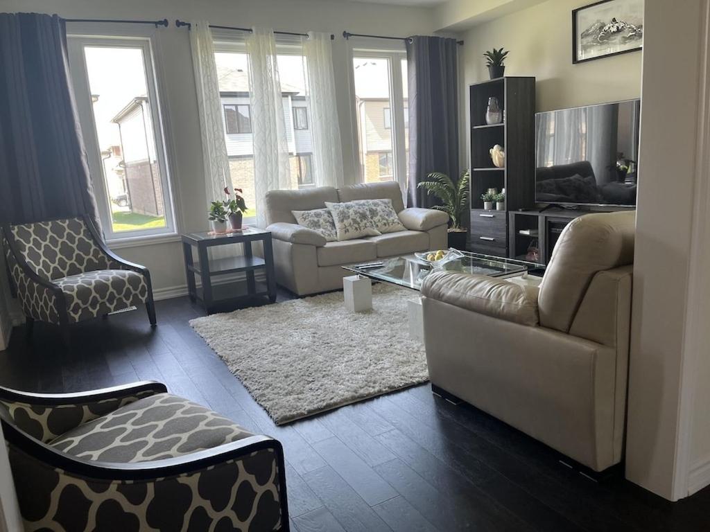 Spacious,comfy house,less than 15 mins to Niagara Falls