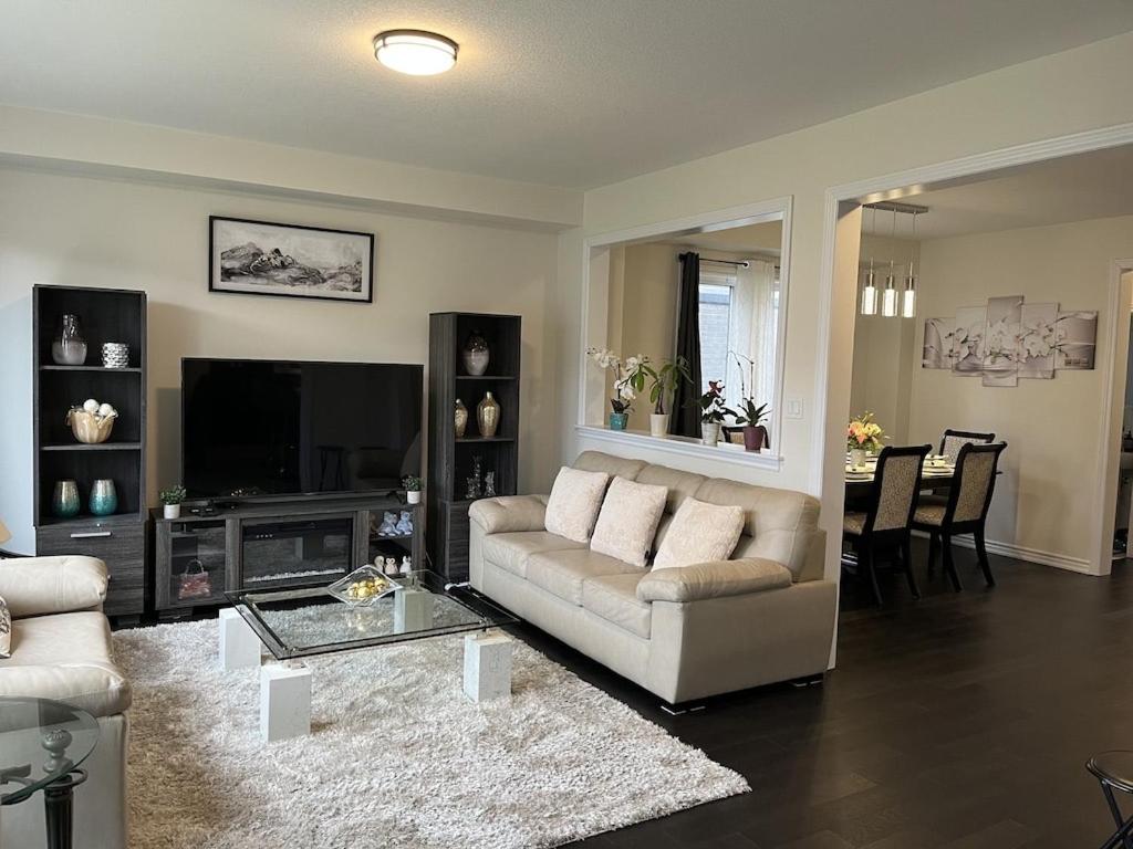 Spacious,comfy house,less than 15 mins to Niagara Falls