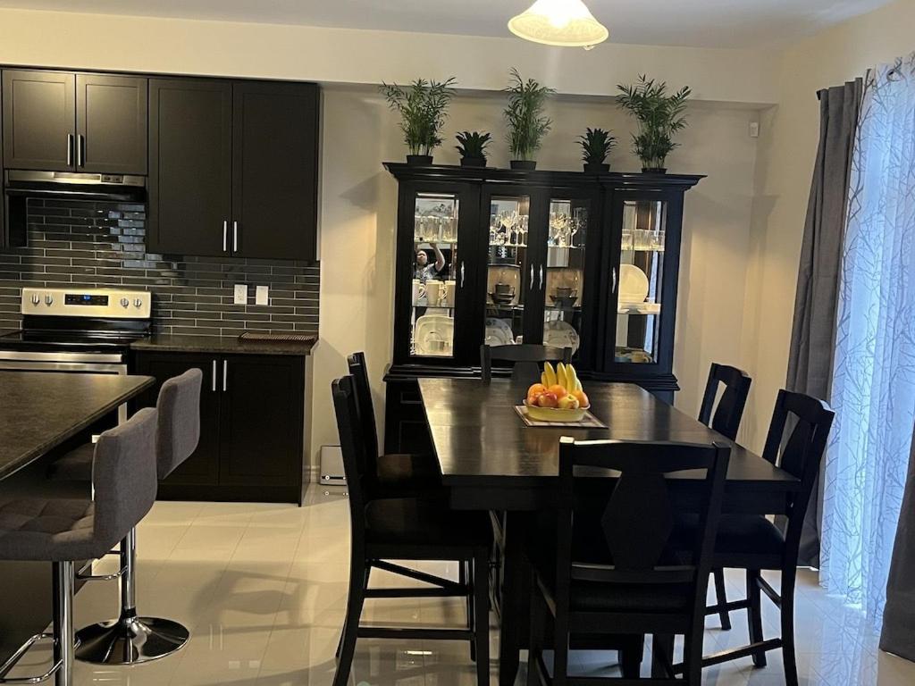 Spacious,comfy house,less than 15 mins to Niagara Falls