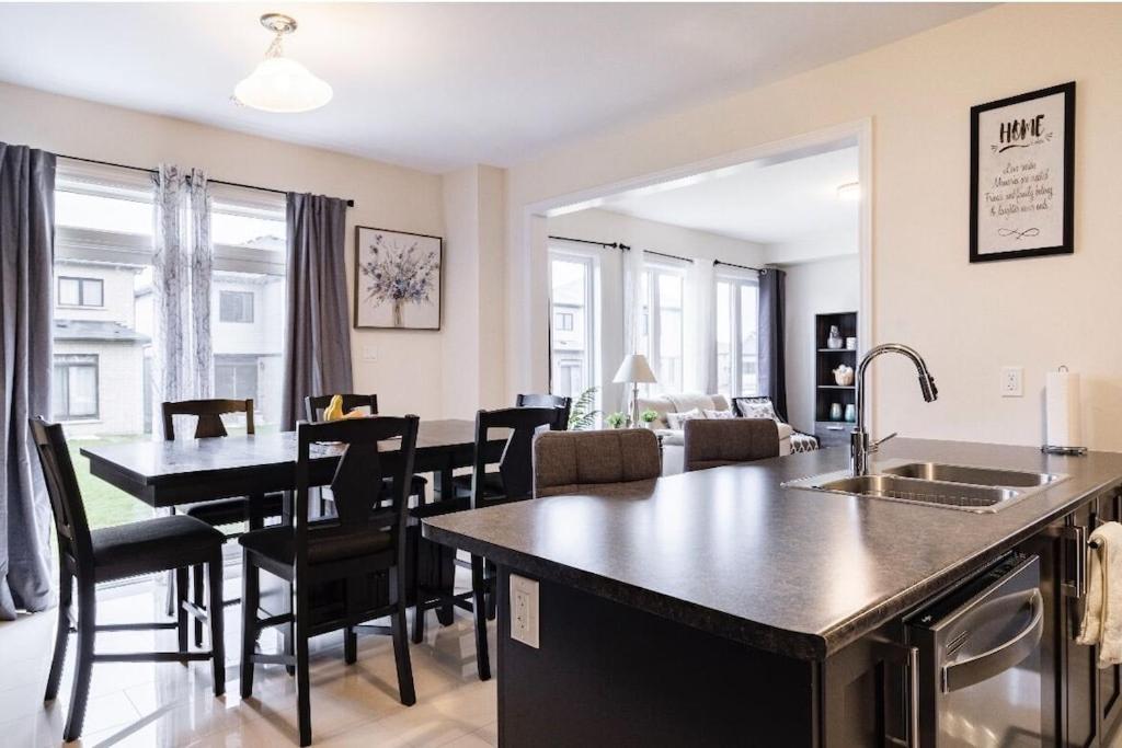 Spacious,comfy house,less than 15 mins to Niagara Falls