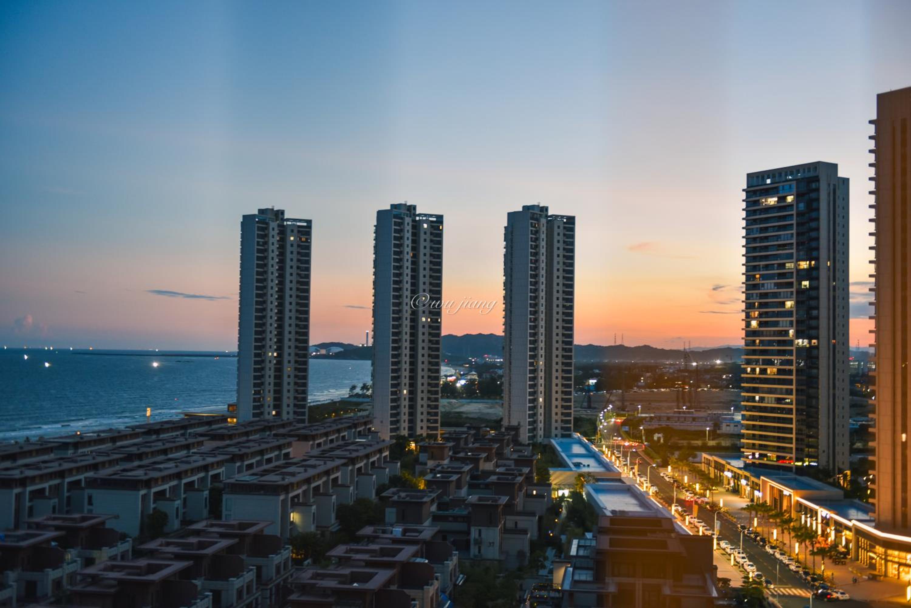 Sea View Apartment with Washer Dryer Projector Refrigerator and Kitchen Shantou South High-Speed Railway St ation