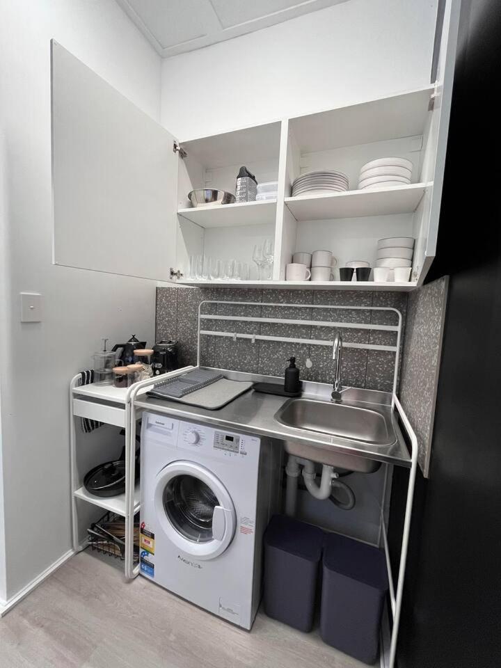 WEST HUB. Private Infrared Sauna near city & much more! New purpose built loft style!