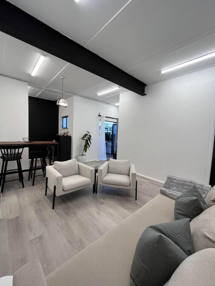 WEST HUB. Private Infrared Sauna near city & much more! New purpose built loft style!
