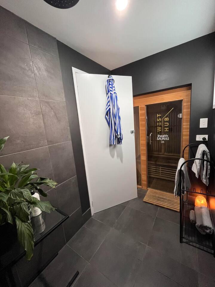 WEST HUB. Private Infrared Sauna near city & much more! New purpose built loft style!