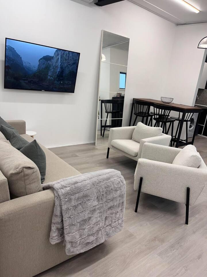 WEST HUB. Private Infrared Sauna near city & much more! New purpose built loft style!