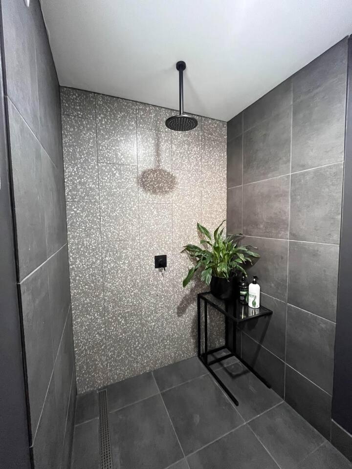 WEST HUB. Private Infrared Sauna near city & much more! New purpose built loft style!
