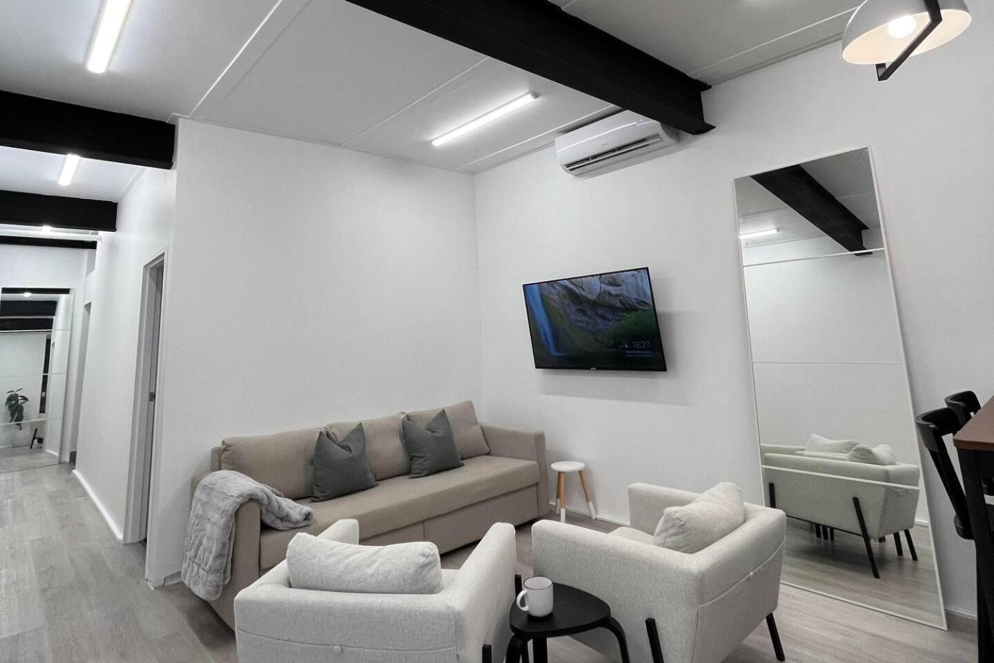 WEST HUB. Private Infrared Sauna near city & much more! New purpose built loft style!