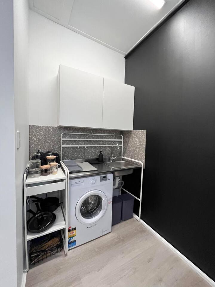 WEST HUB. Private Infrared Sauna near city & much more! New purpose built loft style!