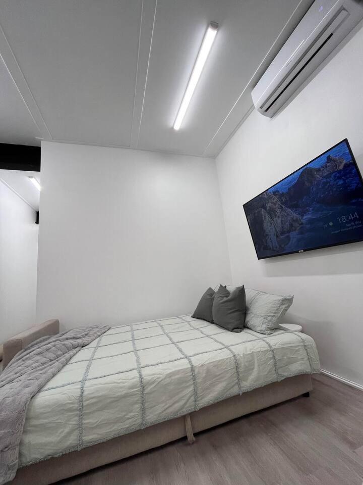 WEST HUB. Private Infrared Sauna near city & much more! New purpose built loft style!