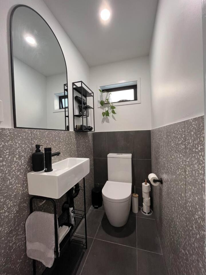 WEST HUB. Private Infrared Sauna near city & much more! New purpose built loft style!