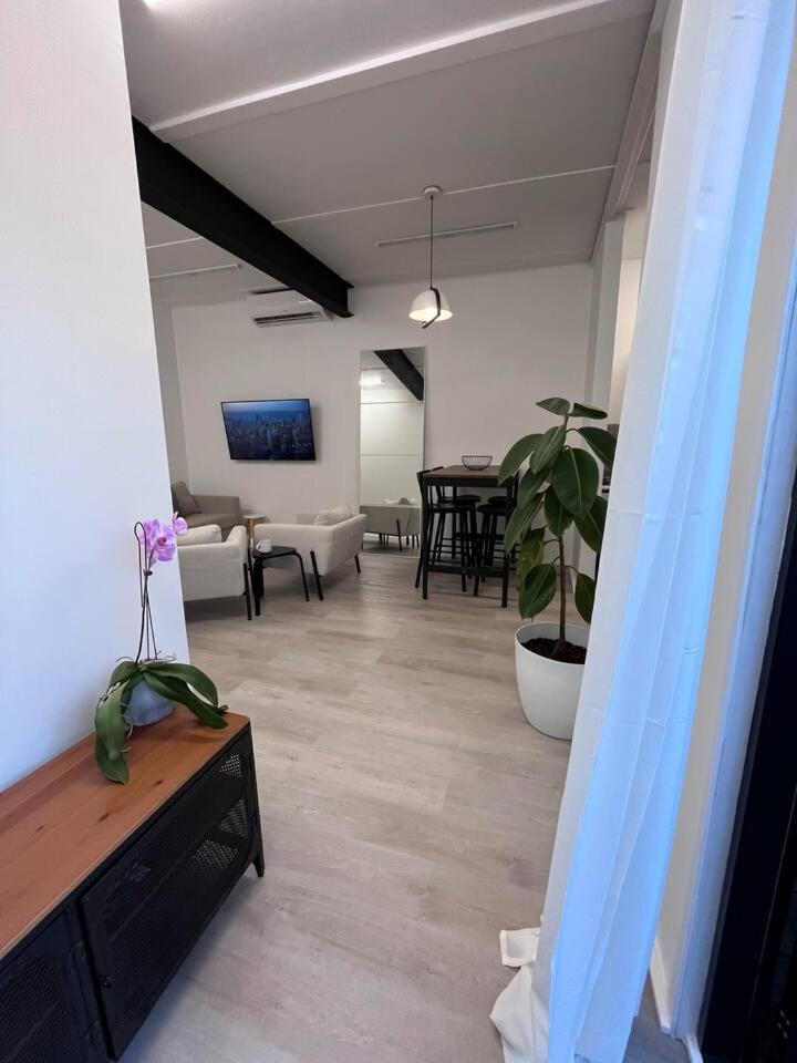 WEST HUB. Private Infrared Sauna near city & much more! New purpose built loft style!