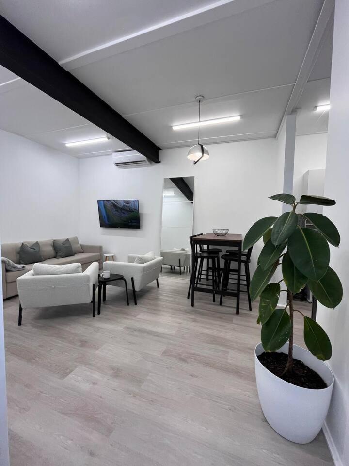 WEST HUB. Private Infrared Sauna near city & much more! New purpose built loft style!