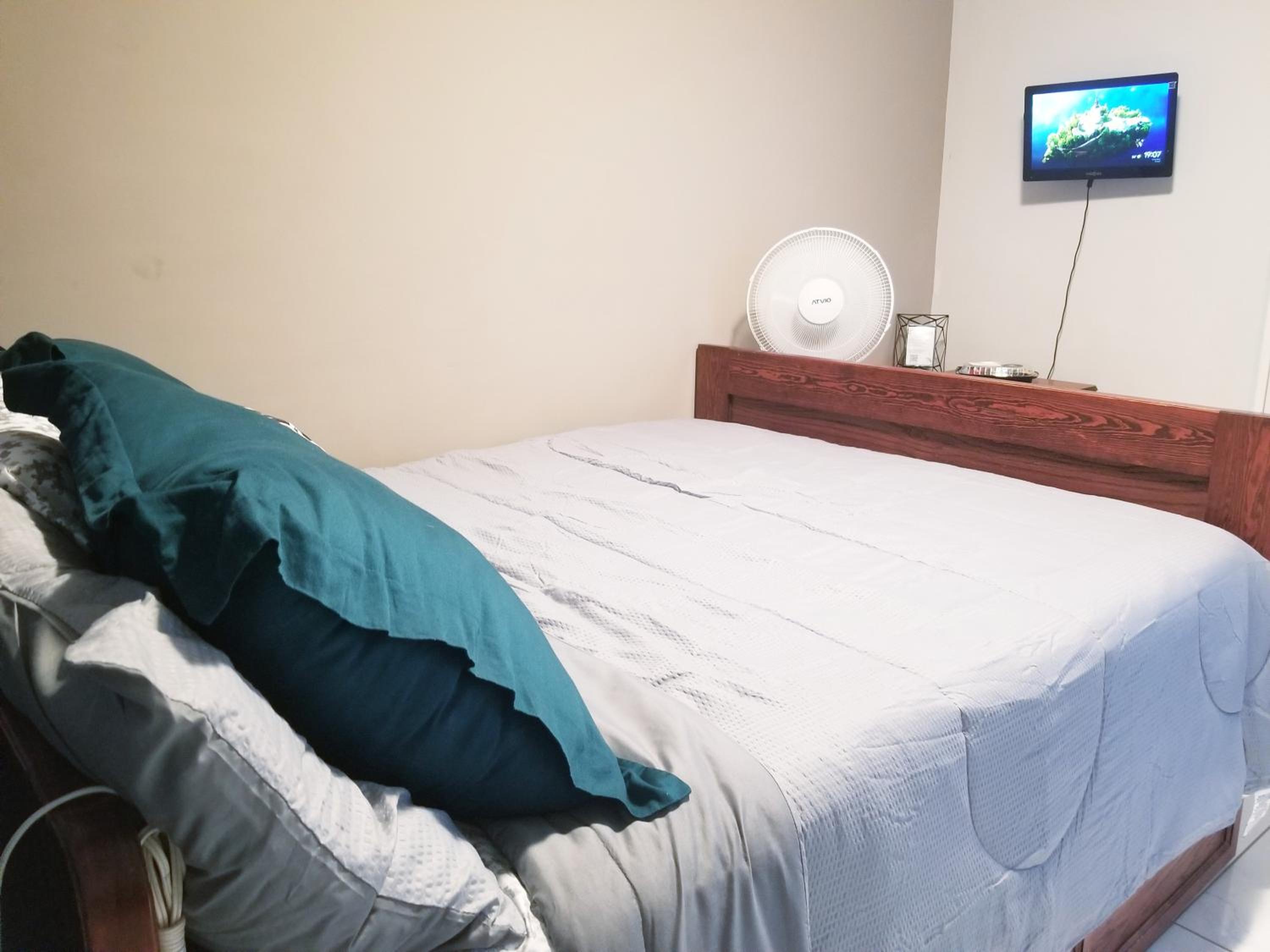 Moderna habitación/baño privada