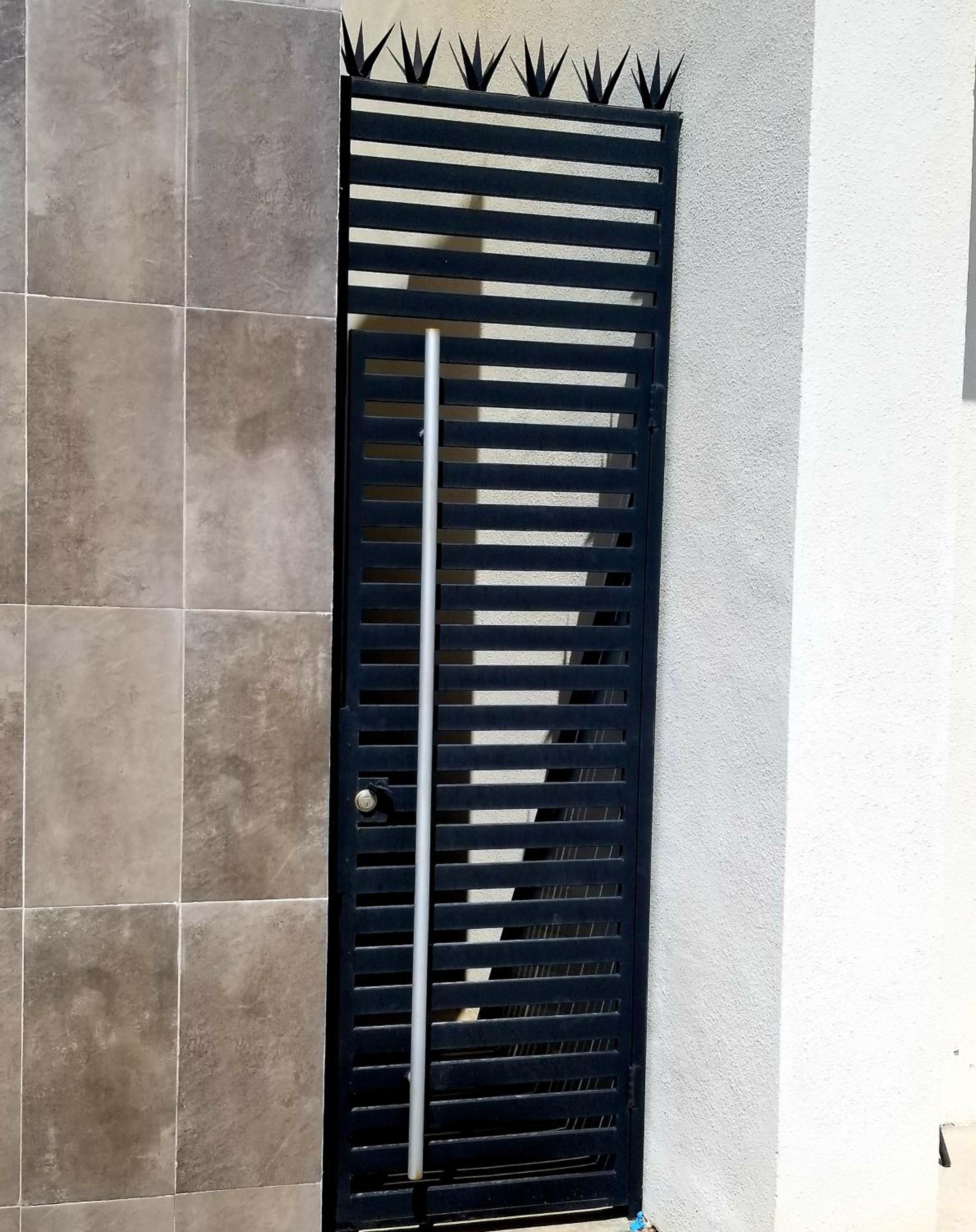 Moderna habitación/baño privada