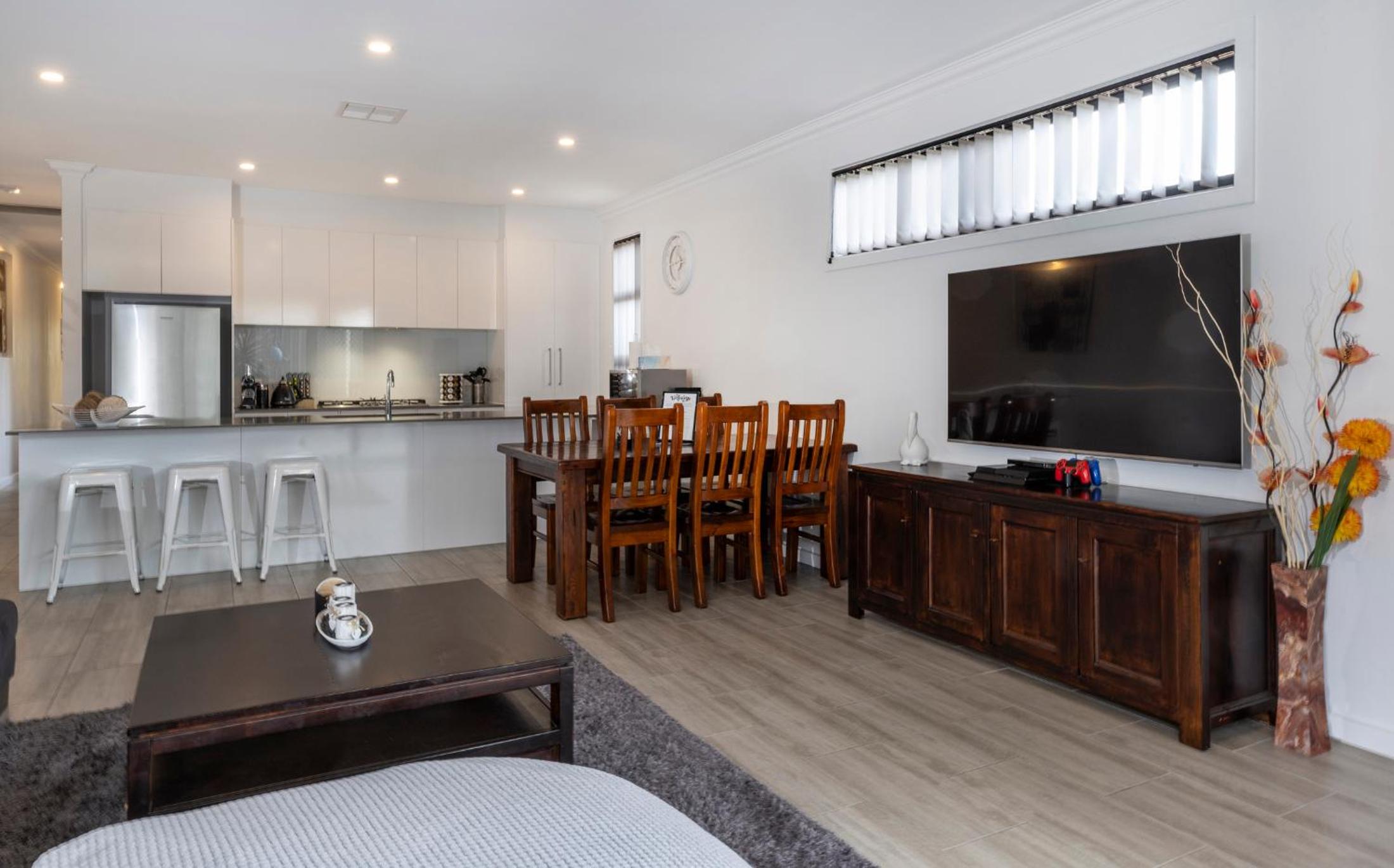 Cozy Getaway, King Bed with TV, NBN, Netflix, Nespresso