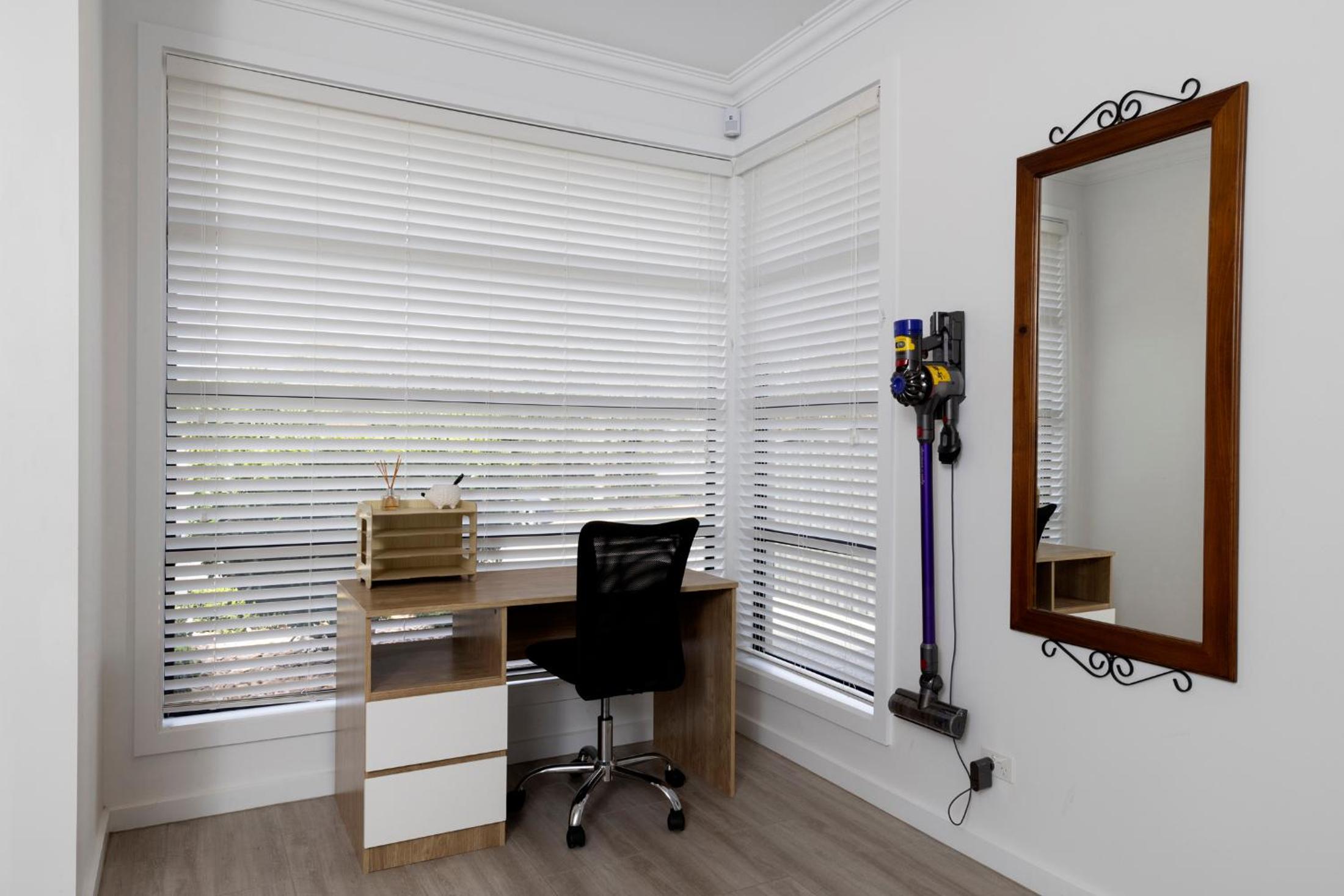 Cozy Getaway, King Bed with TV, NBN, Netflix, Nespresso