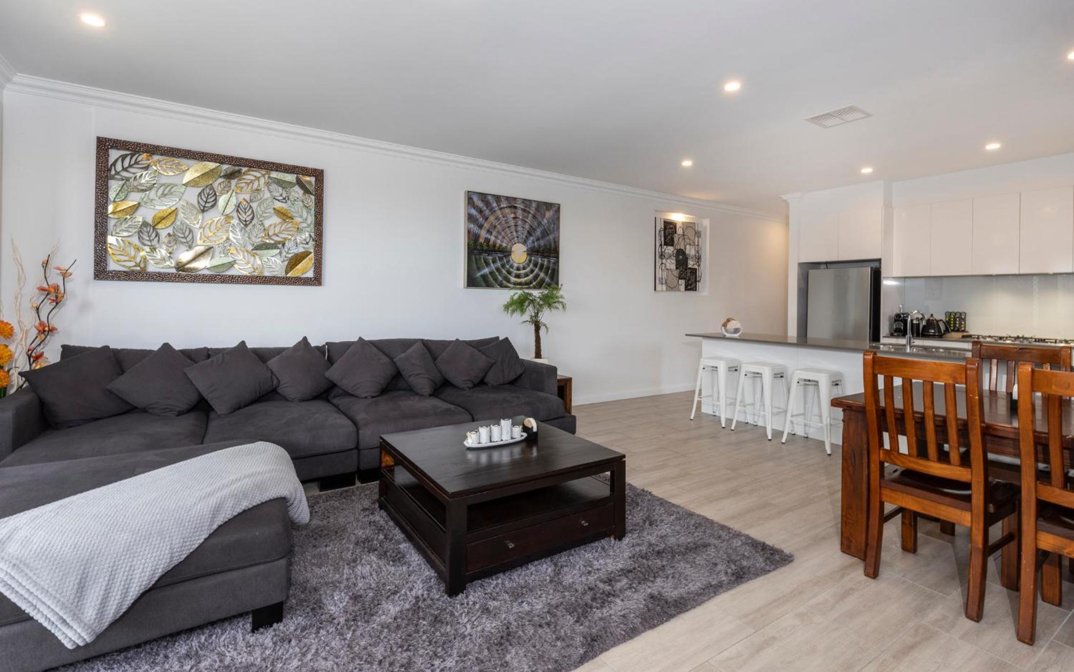 Cozy Getaway, King Bed with TV, NBN, Netflix, Nespresso