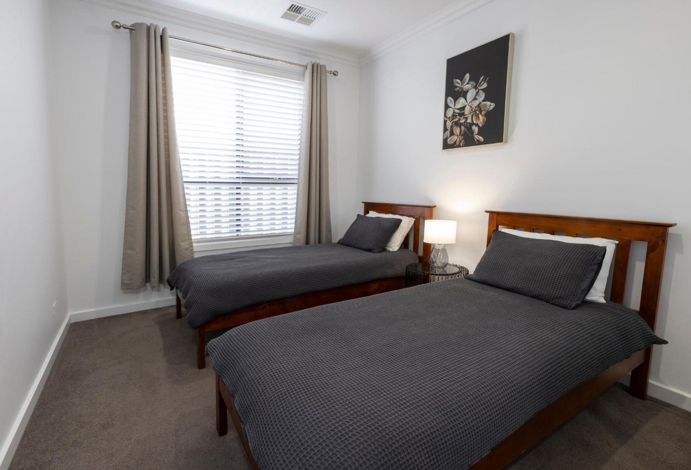 Cozy Getaway, King Bed with TV, NBN, Netflix, Nespresso