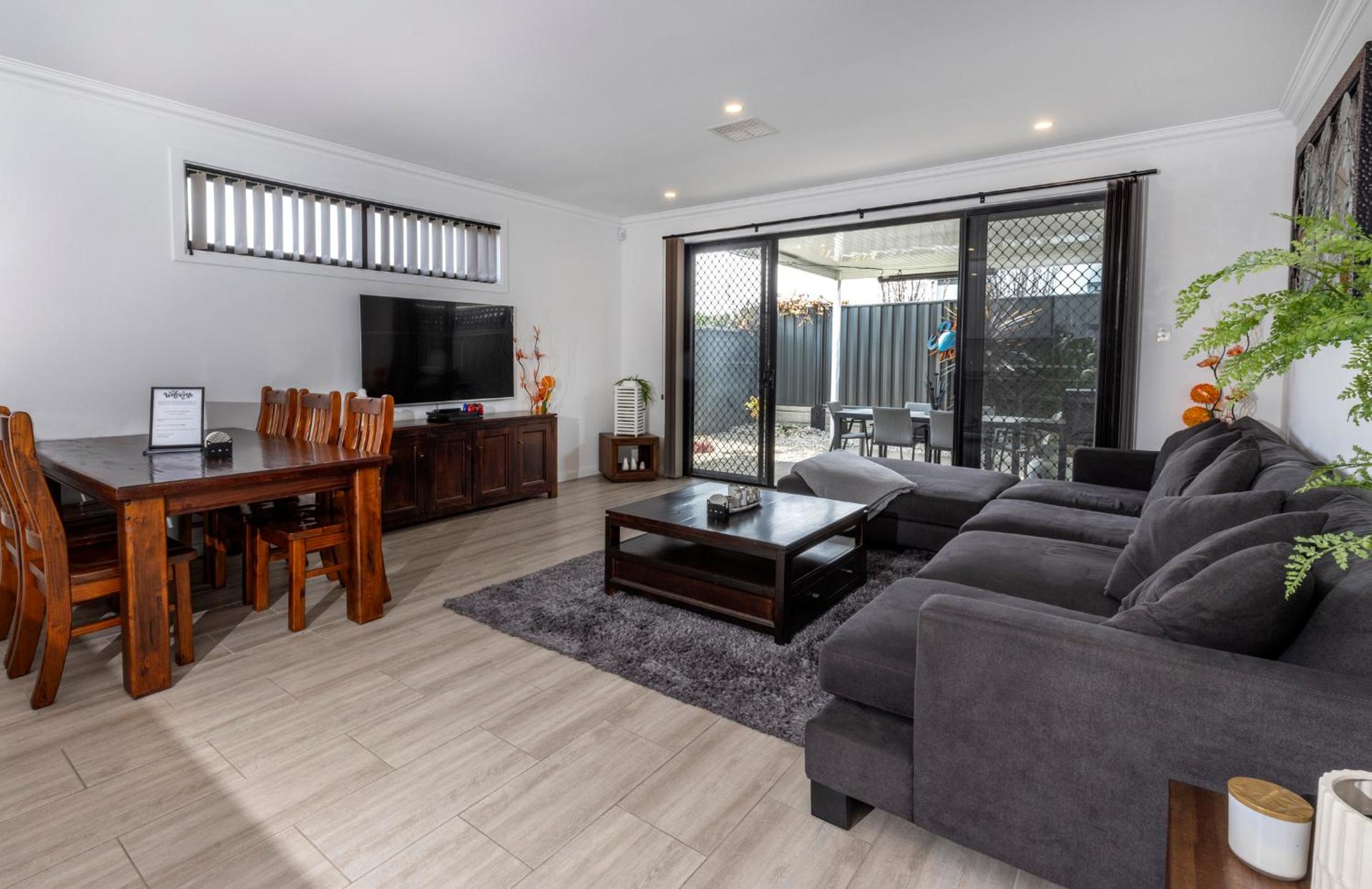 Cozy Getaway, King Bed with TV, NBN, Netflix, Nespresso