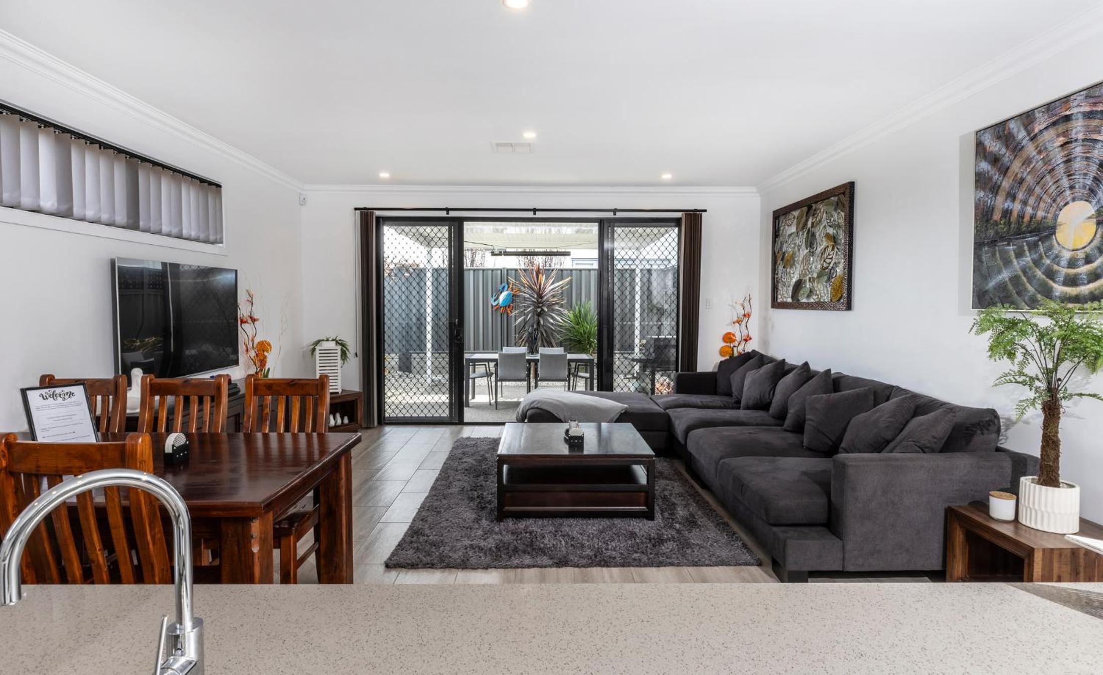 Cozy Getaway, King Bed with TV, NBN, Netflix, Nespresso