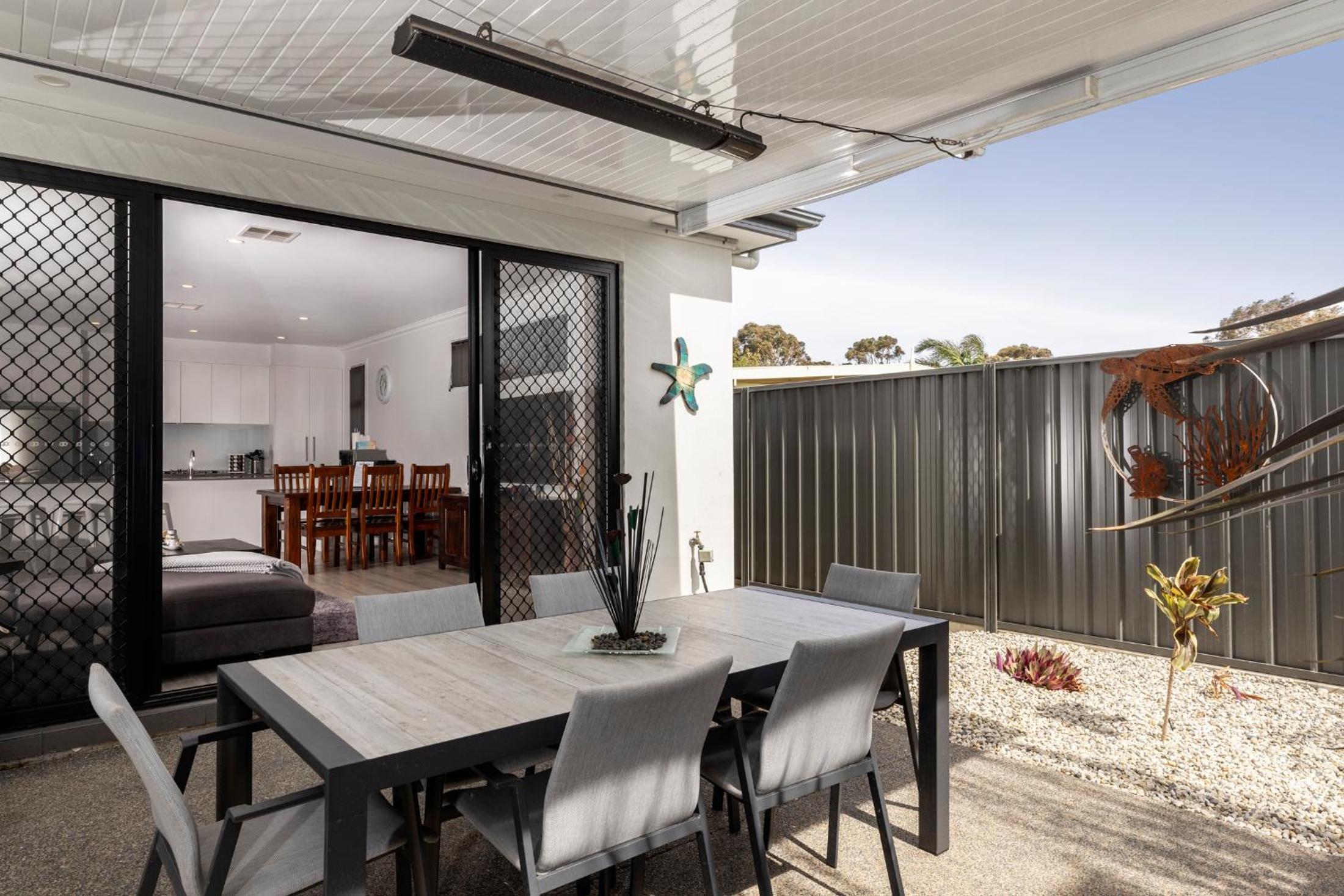 Cozy Getaway, King Bed with TV, NBN, Netflix, Nespresso