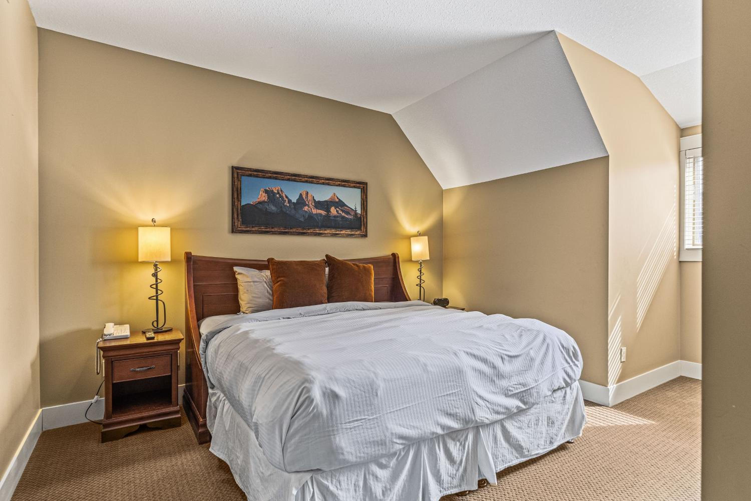 2 Bedroom Condo by Canadian Rockies Vacation Rentals