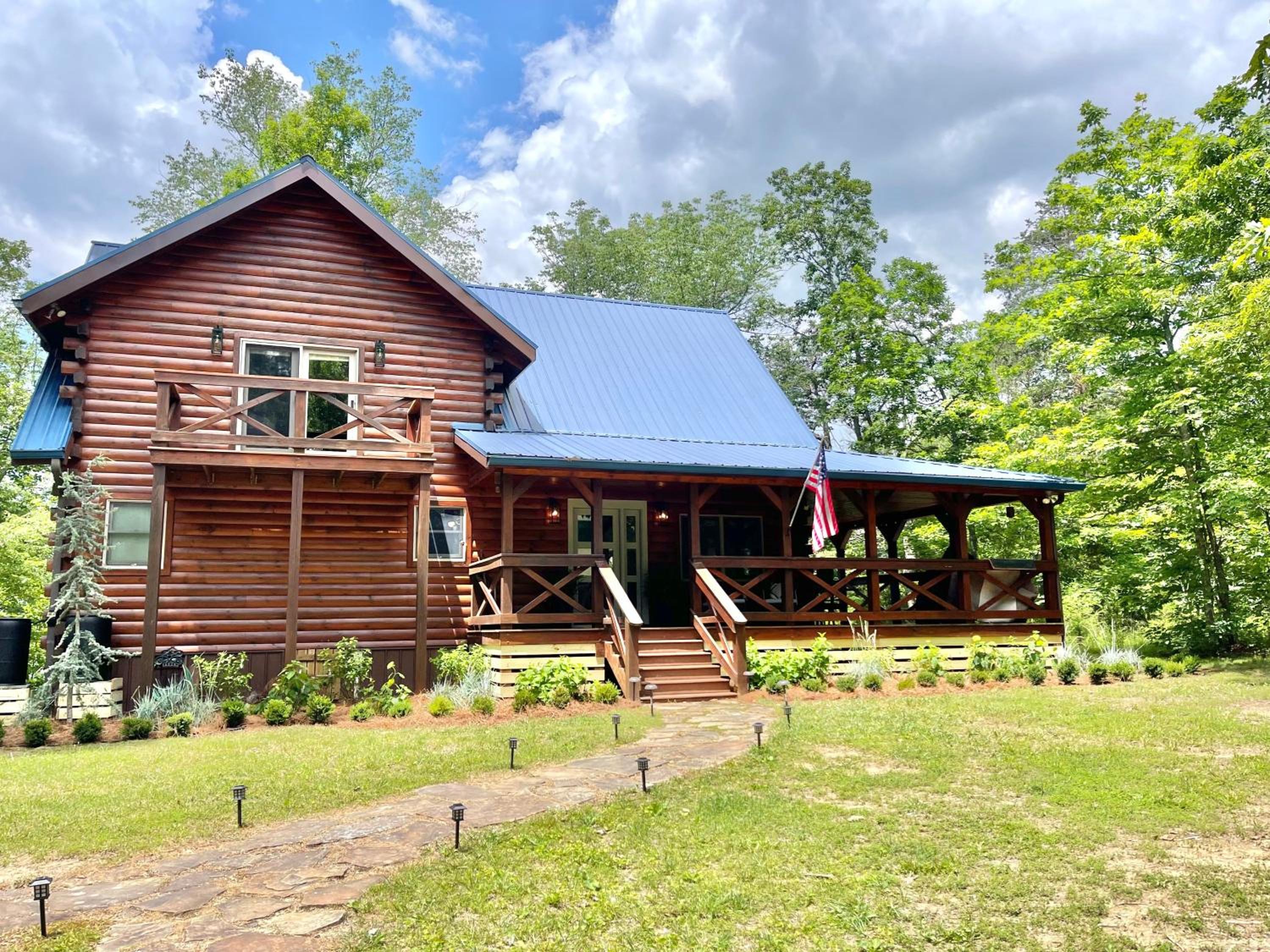 Mossy Falls Cabin by Leavetown Vacations
