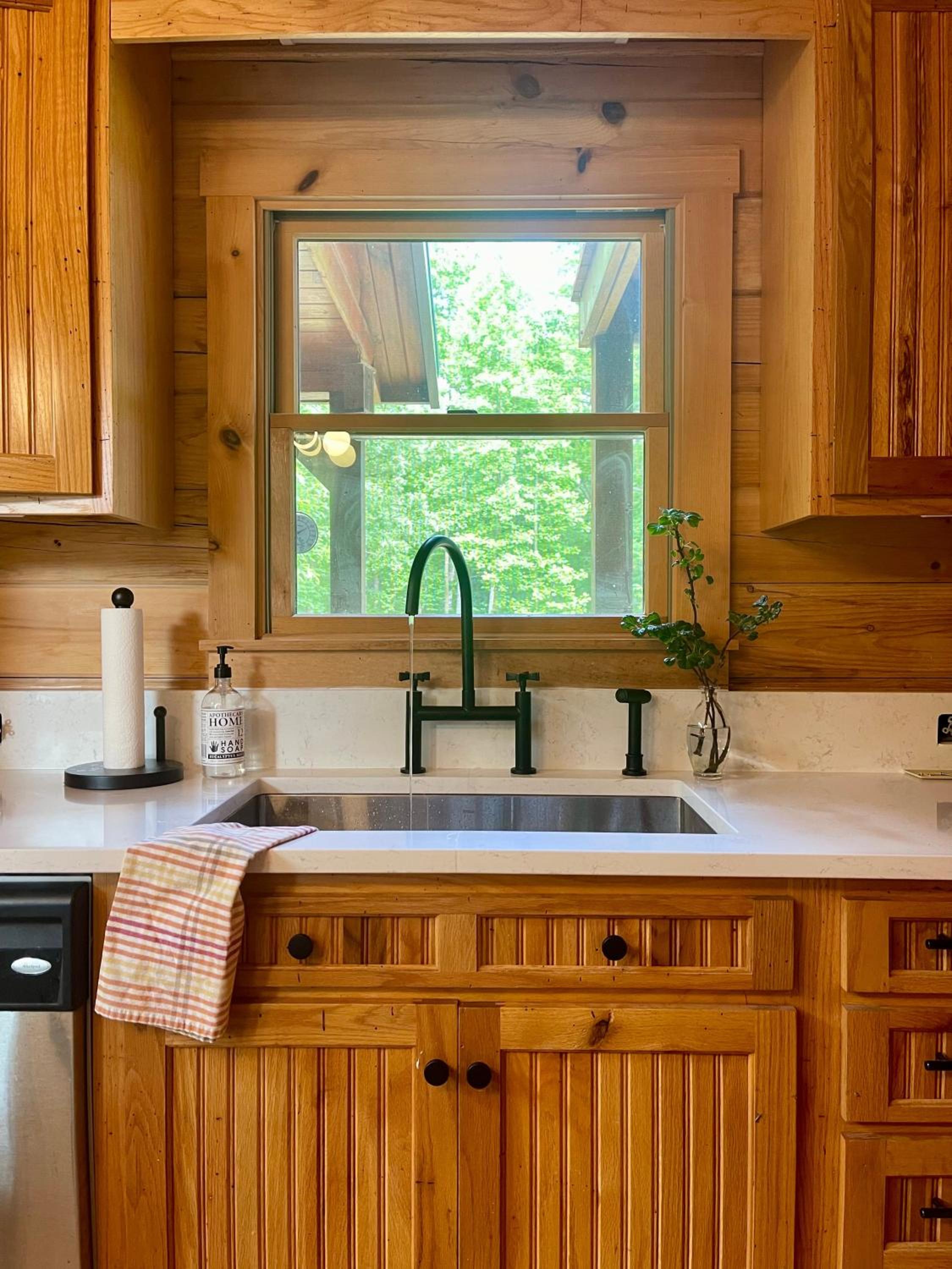 Mossy Falls Cabin by Leavetown Vacations