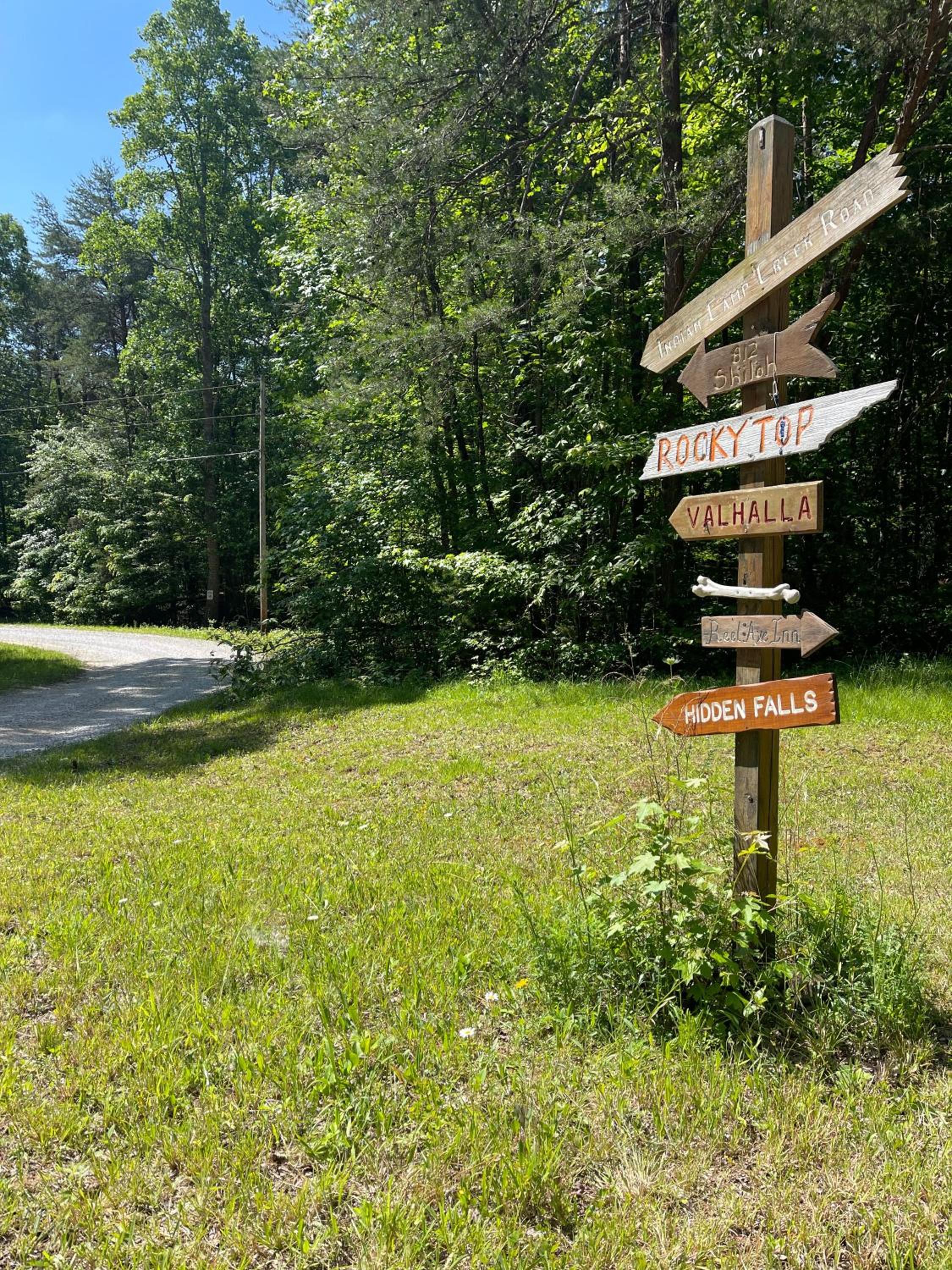 Mossy Falls Cabin by Leavetown Vacations