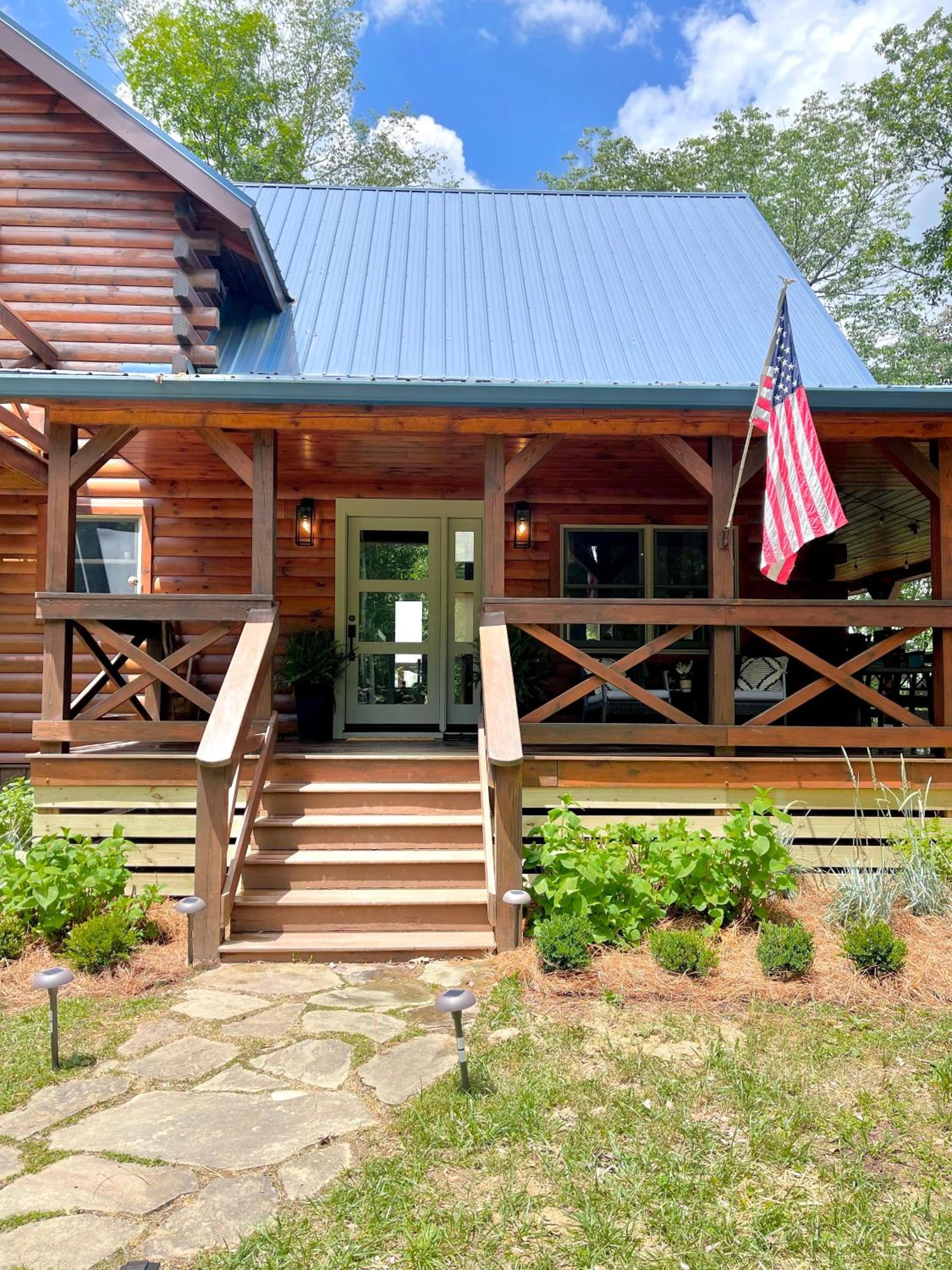 Mossy Falls Cabin by Leavetown Vacations