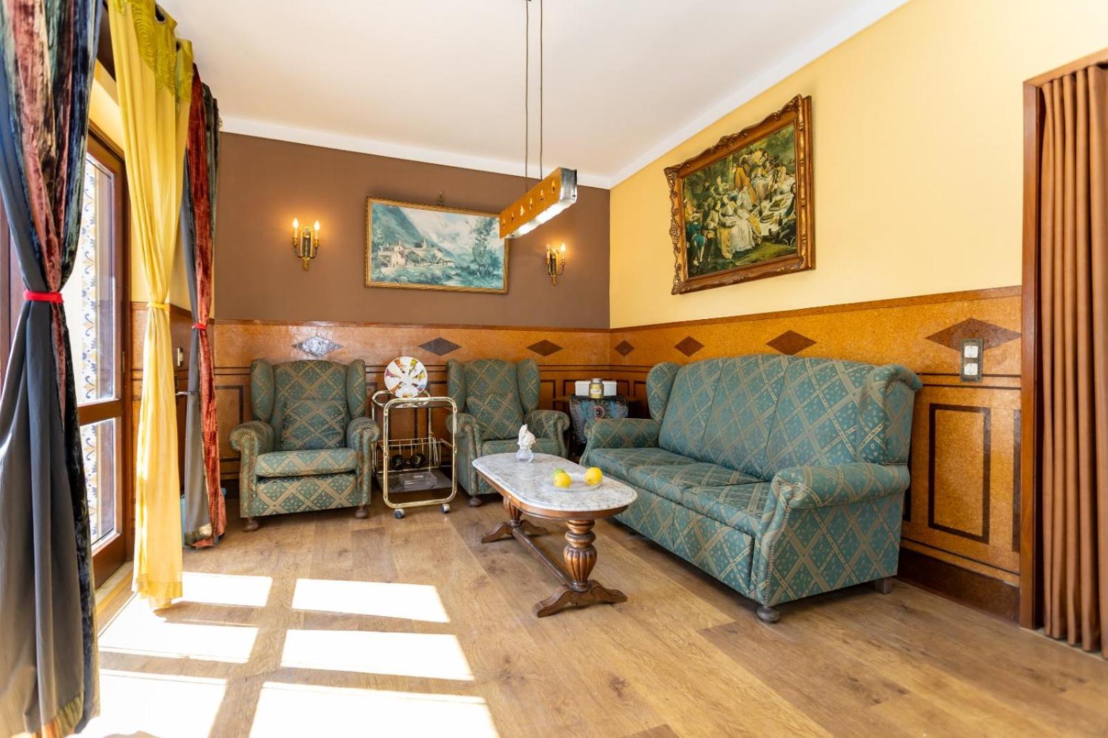 lounge