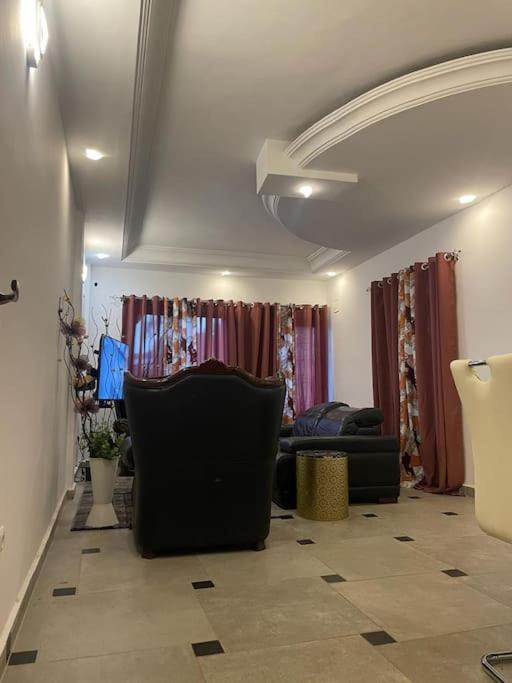 KM COZY TWO ROOM APPRT