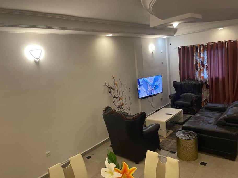KM COZY TWO ROOM APPRT