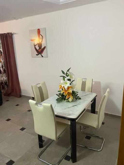 KM COZY TWO ROOM APPRT