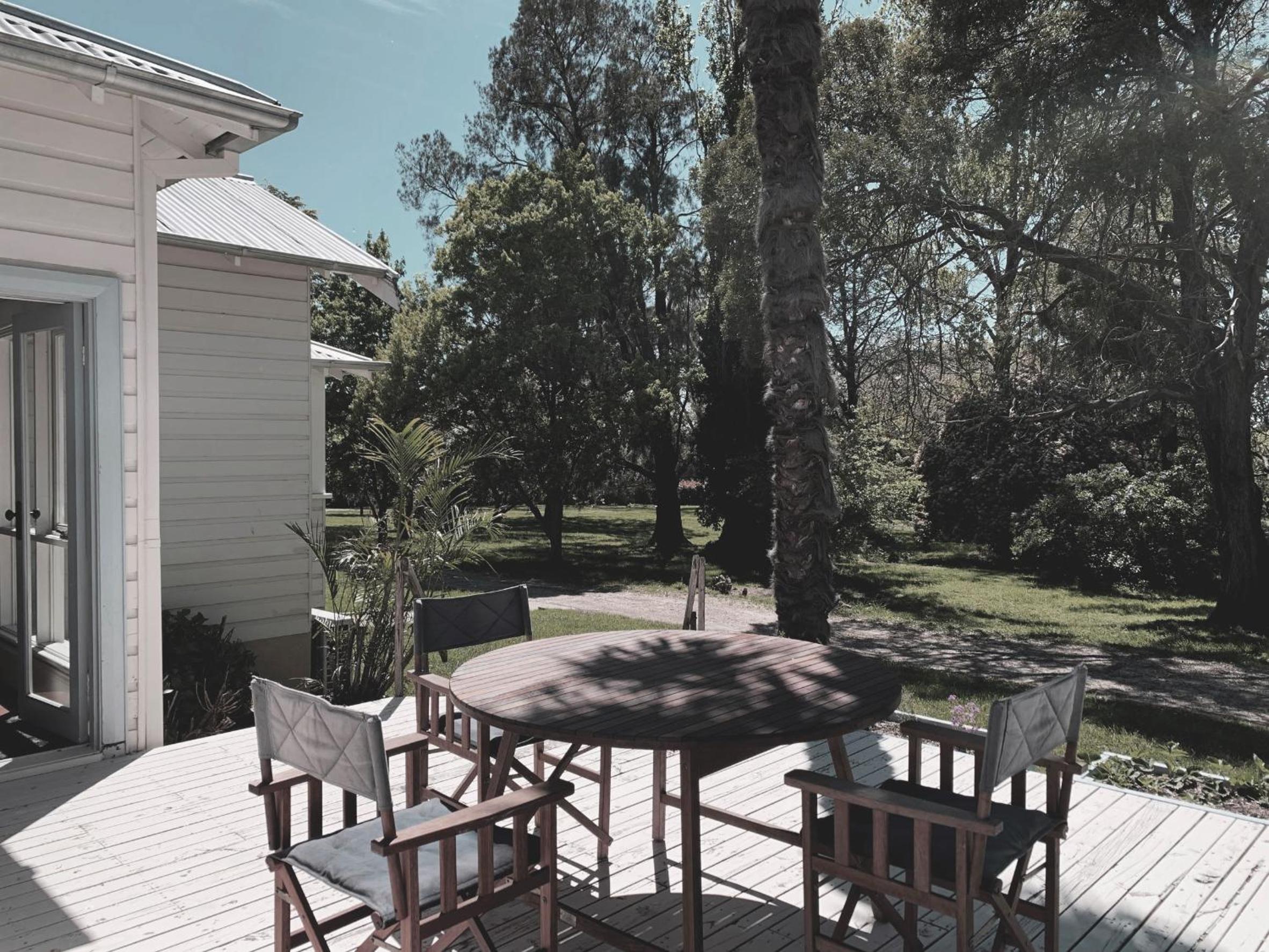 The Avenue Anahdale - Hidden 2.7 Acre Estate in town