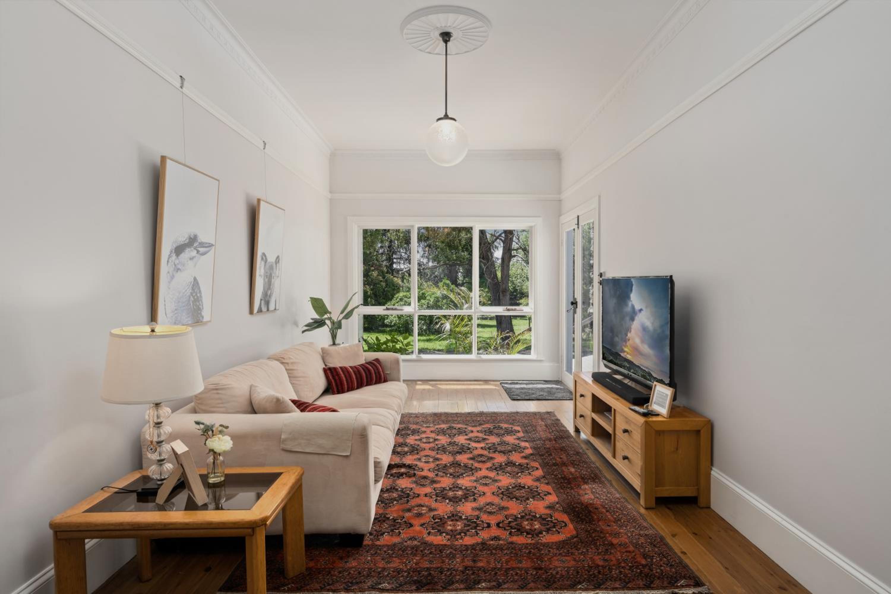 The Avenue Anahdale - Hidden 2.7 Acre Estate in town
