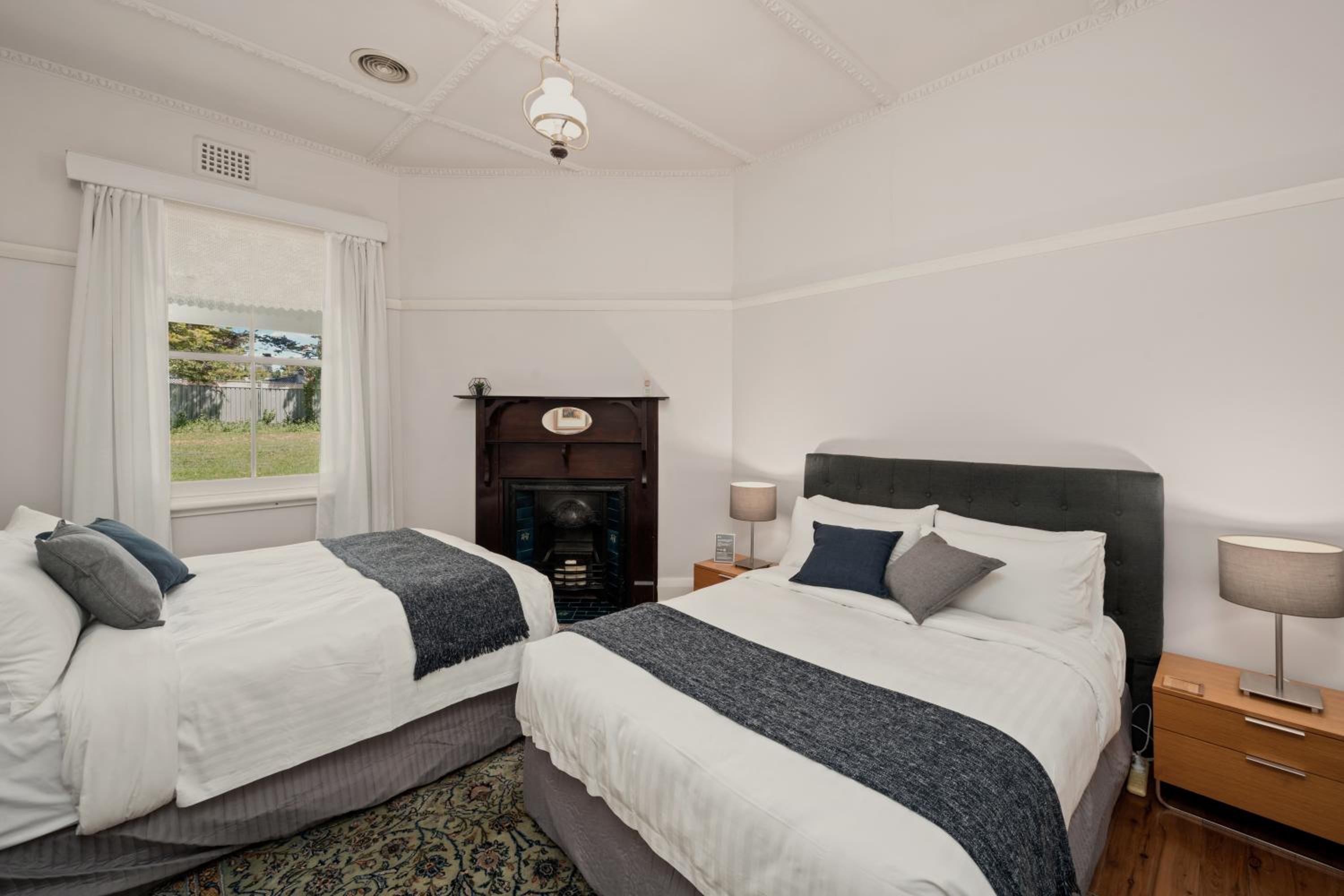 The Avenue Anahdale - Hidden 2.7 Acre Estate in town