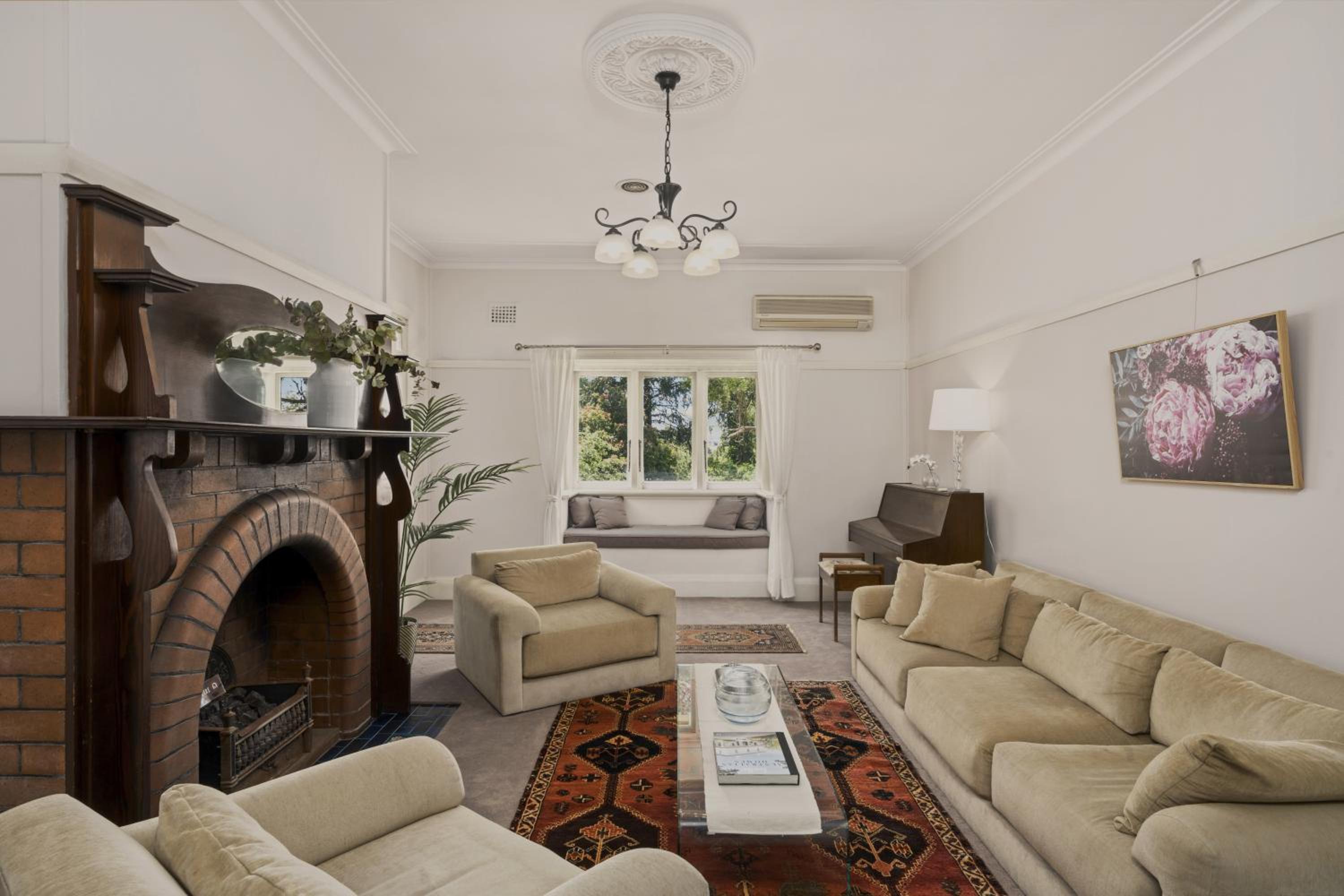 The Avenue Anahdale - Hidden 2.7 Acre Estate in town