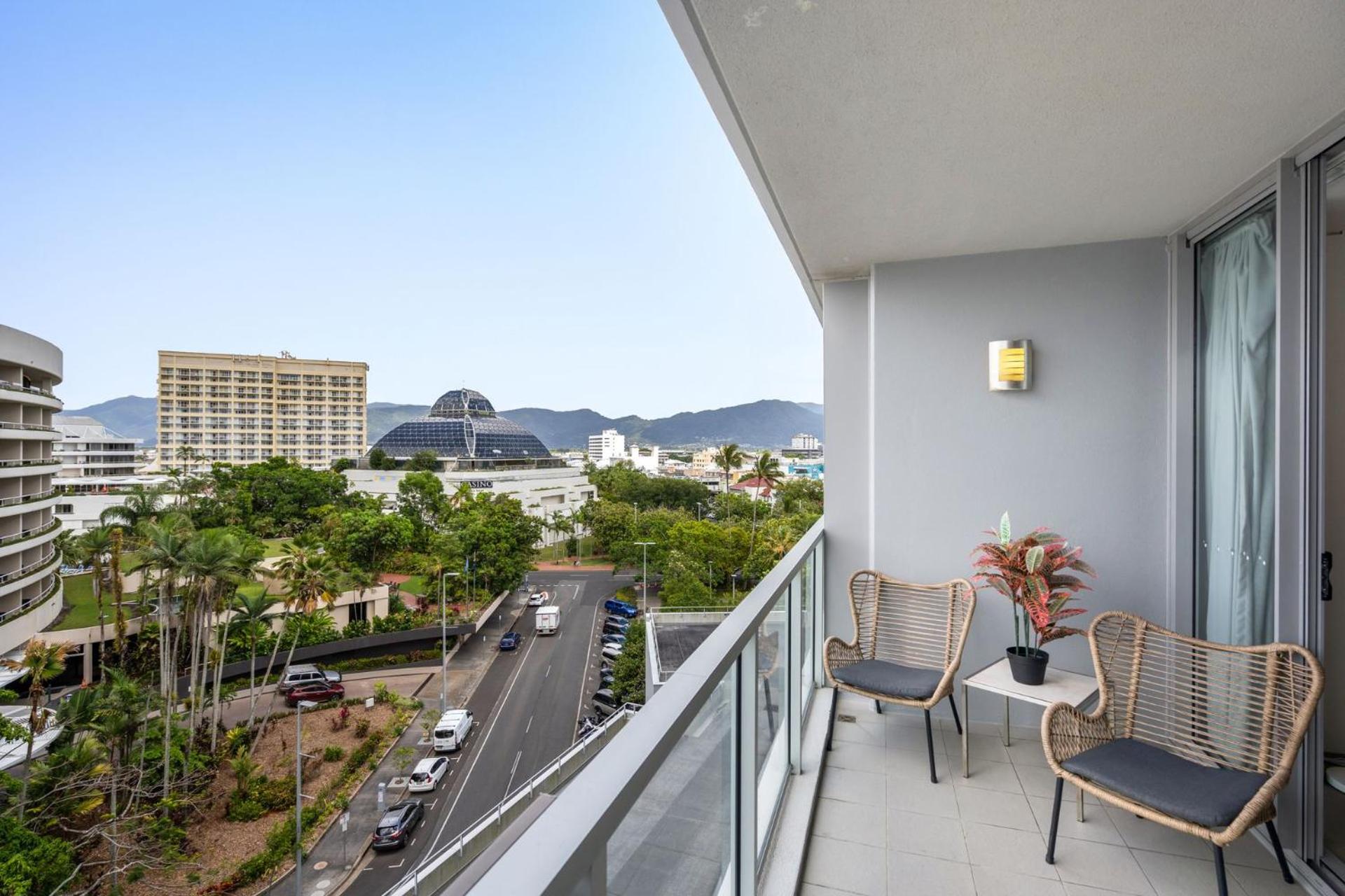 Belle Escapes 703 Harbour Lights Cairns Apartment with water views