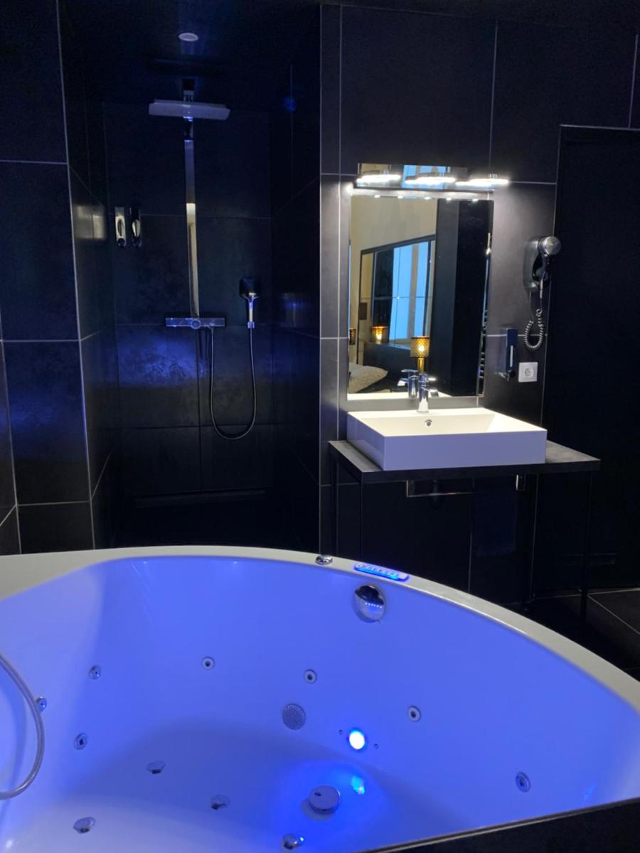 Hotel La Galerie Des Glaces