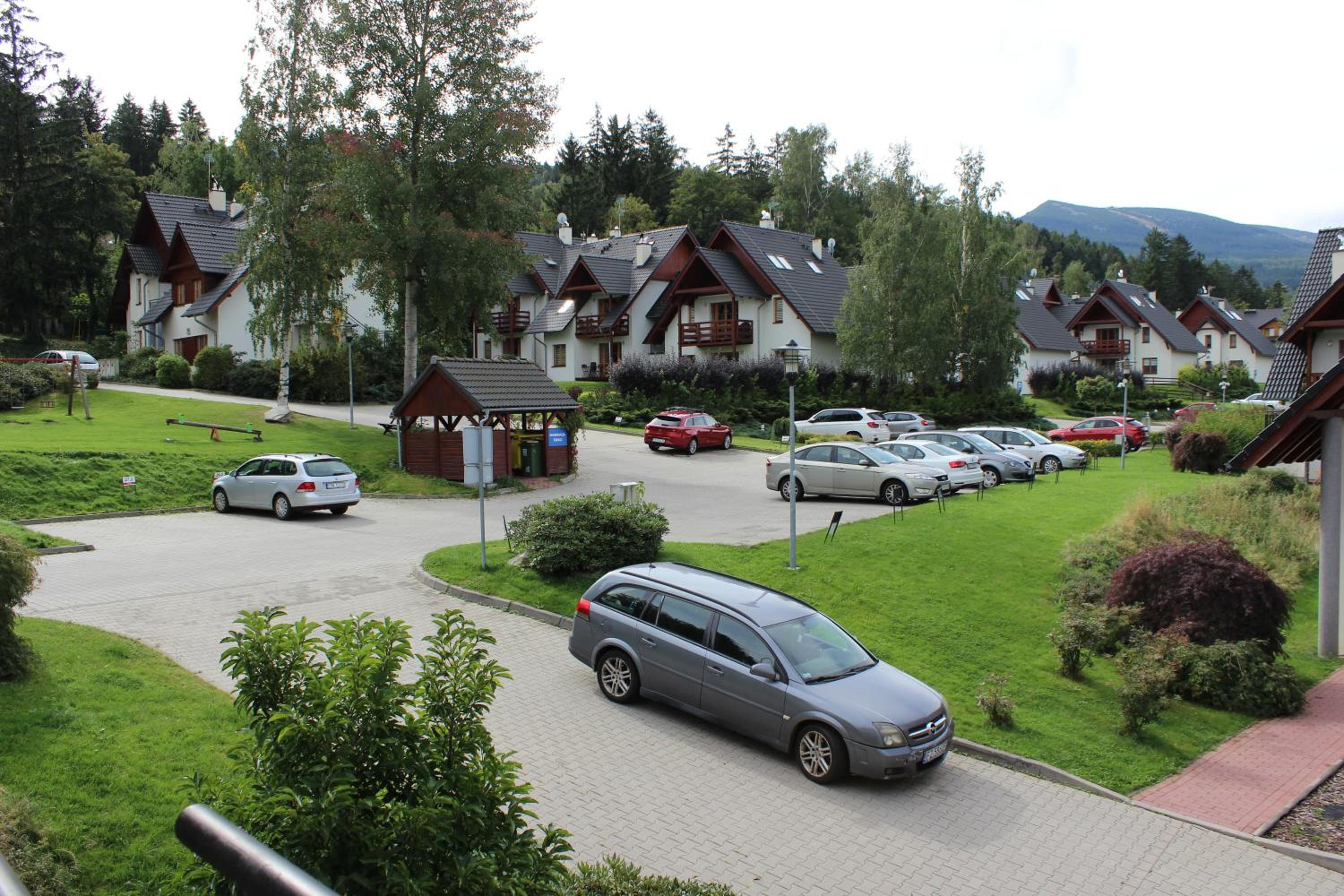 Apartament Biały na osiedlu "Apartamenty pod Śnieżką" view 3