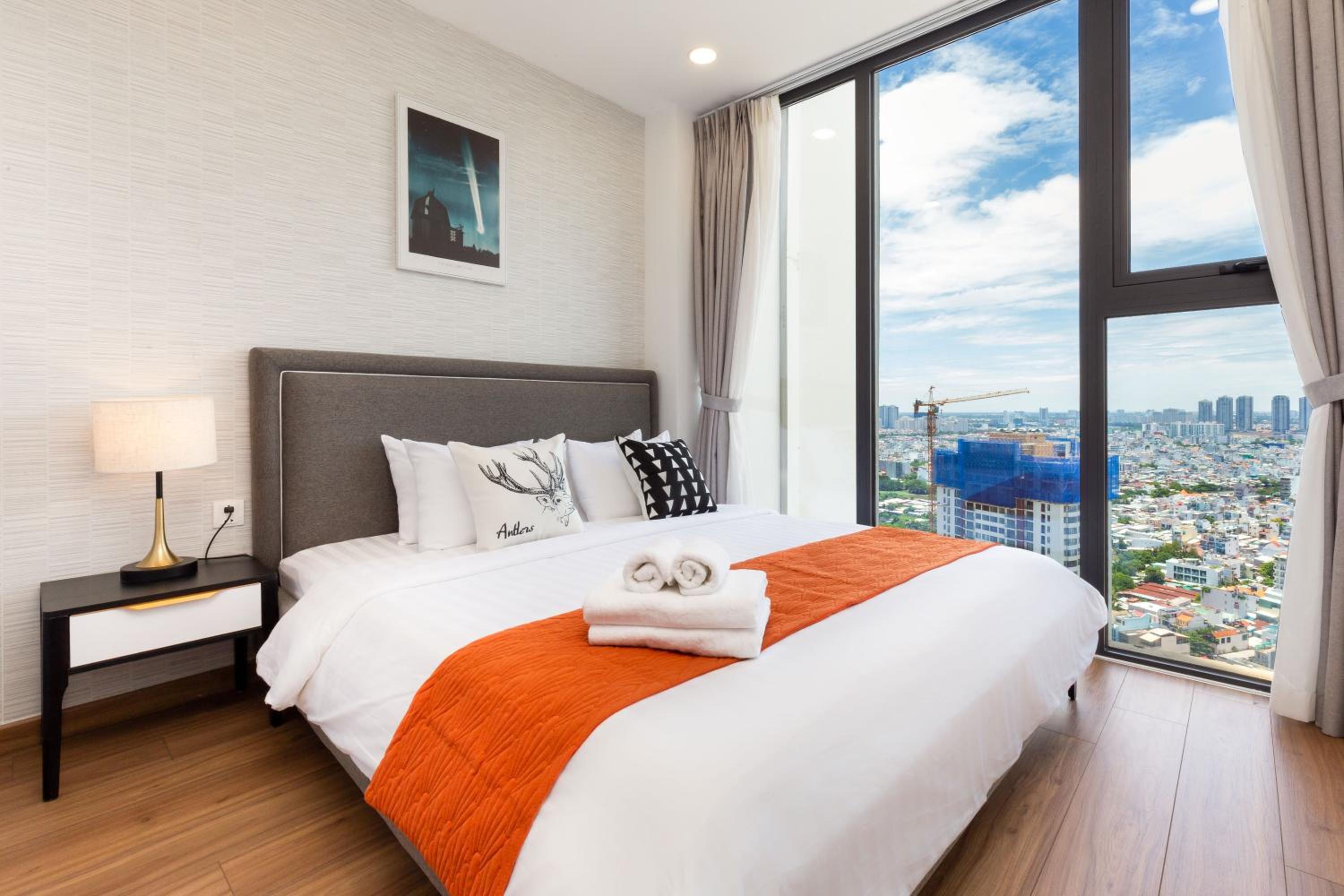 Eco Green SaiGon Apt - Amazing view - Free Pool & Gym