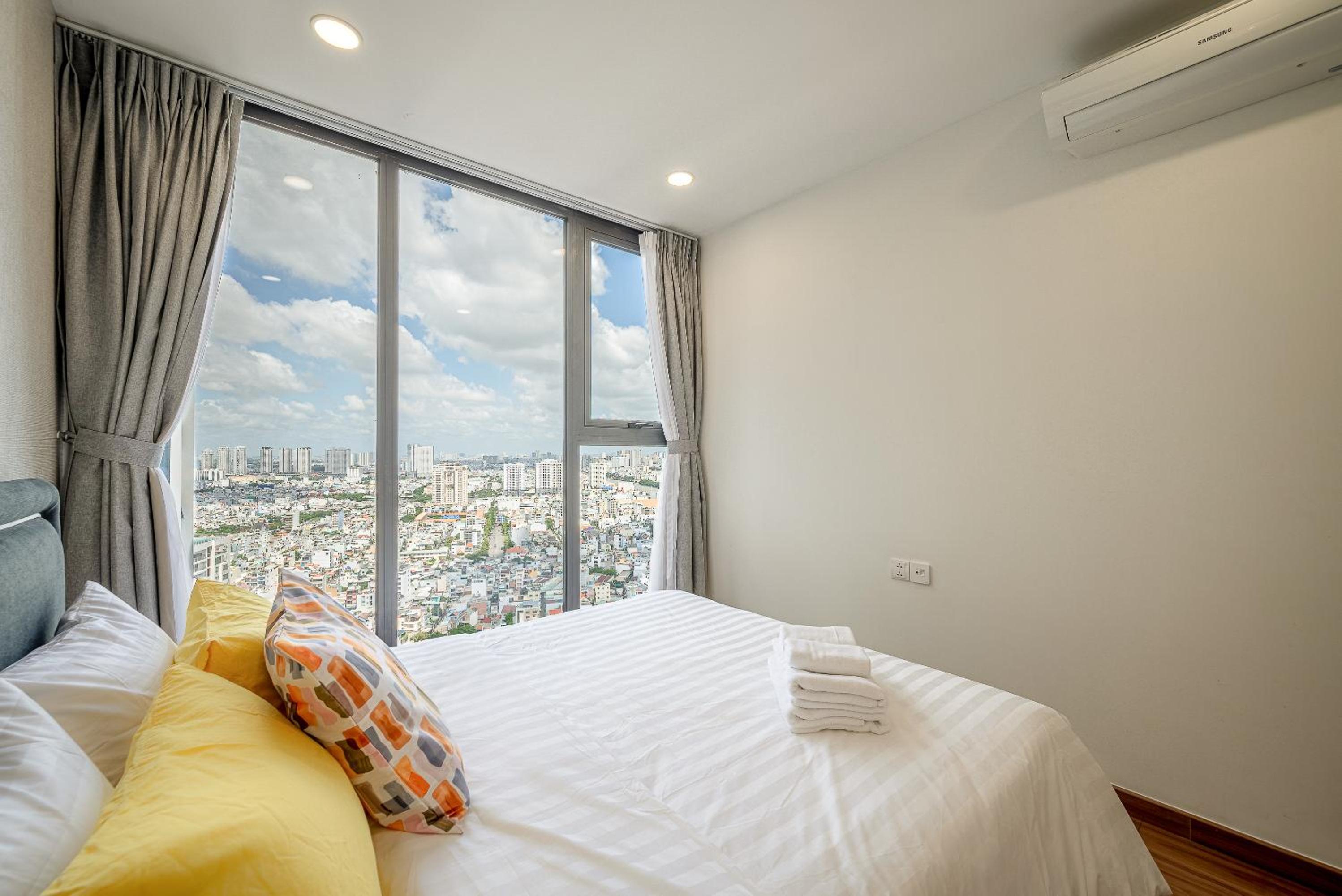 Eco Green SaiGon Apt - Amazing view - Free Pool & Gym