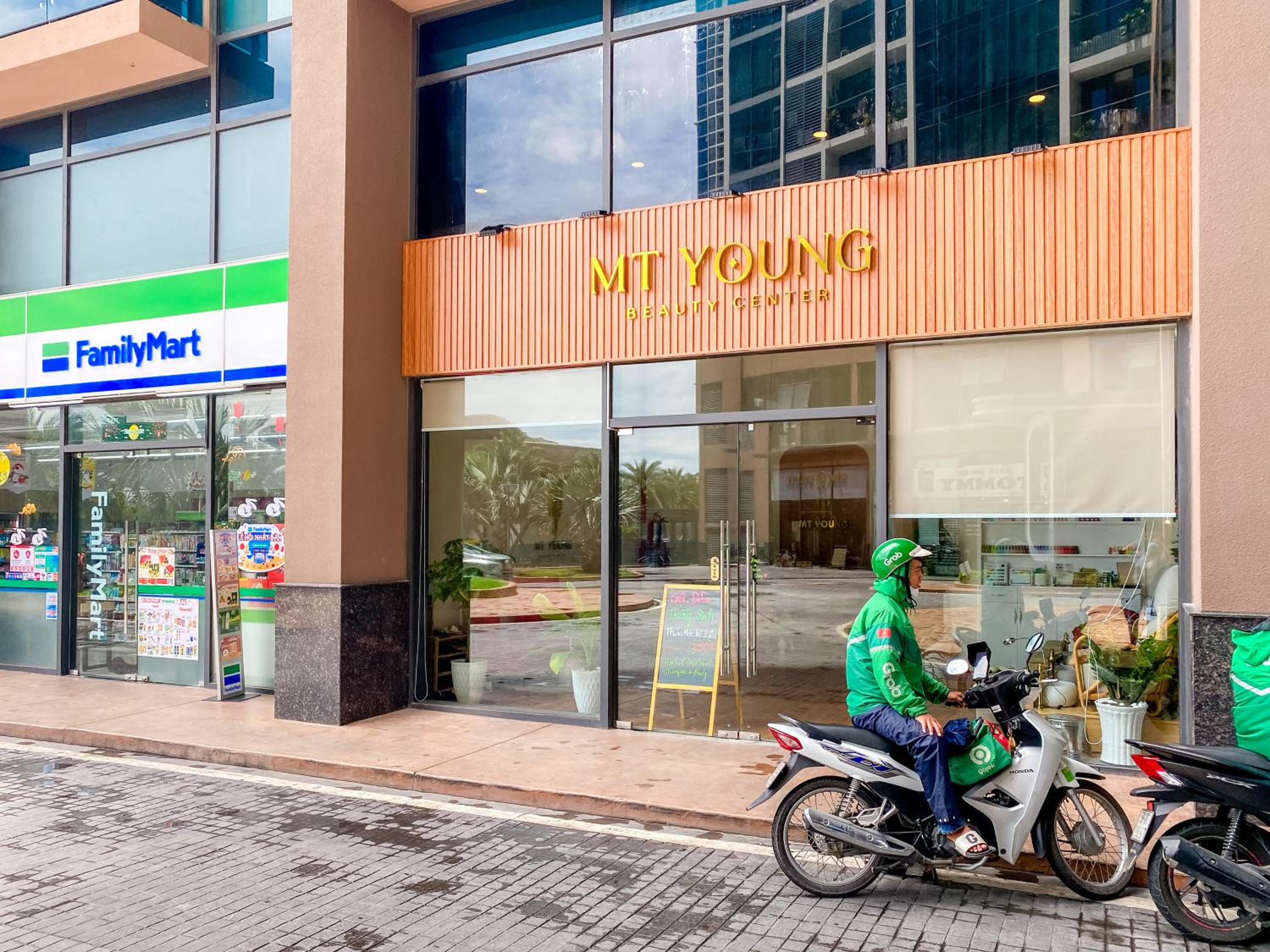 Eco Green SaiGon Apt - Amazing view - Free Pool & Gym