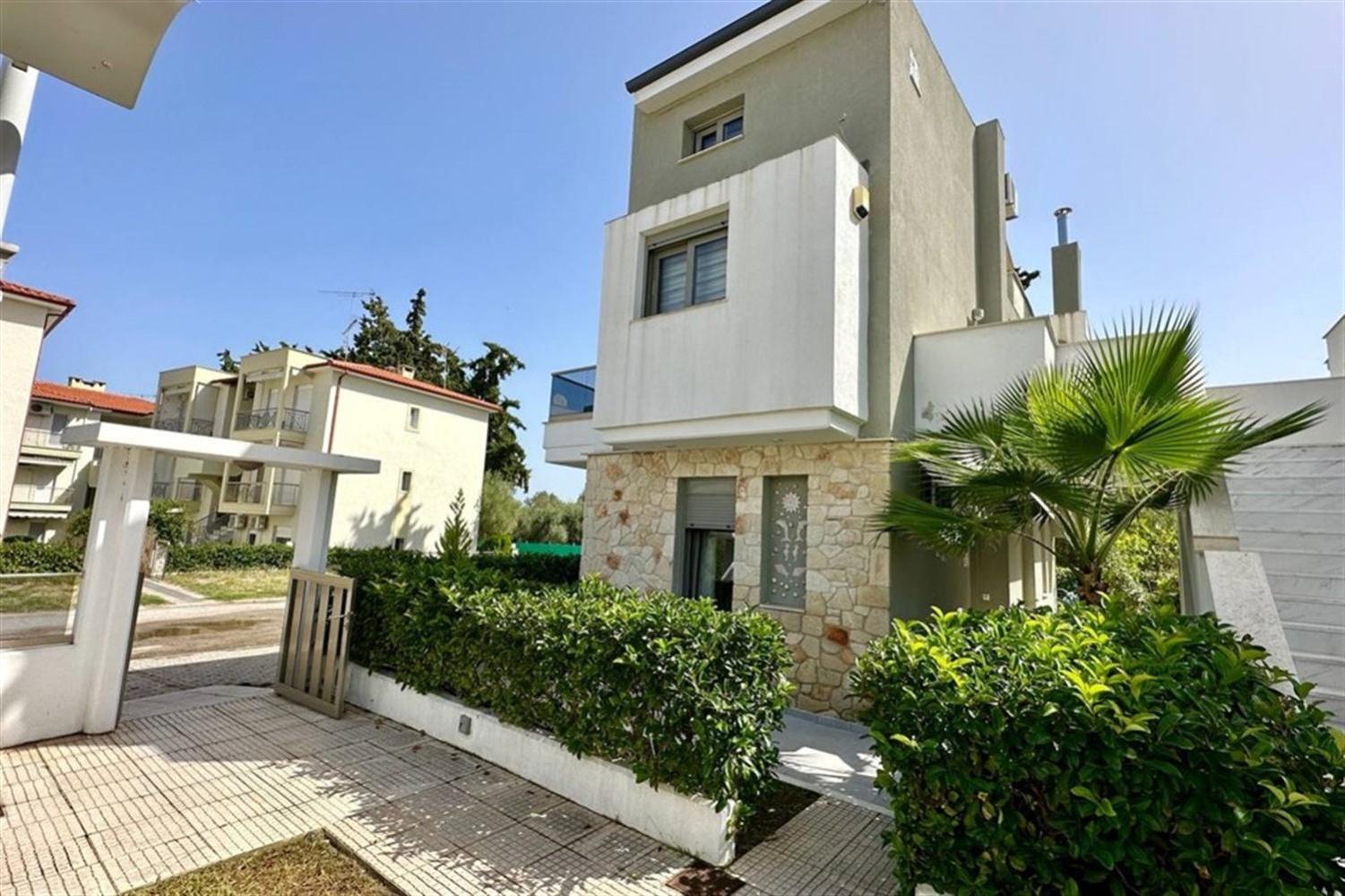 Brina House Pefkohori 3 bedrooms 8 guests view 4