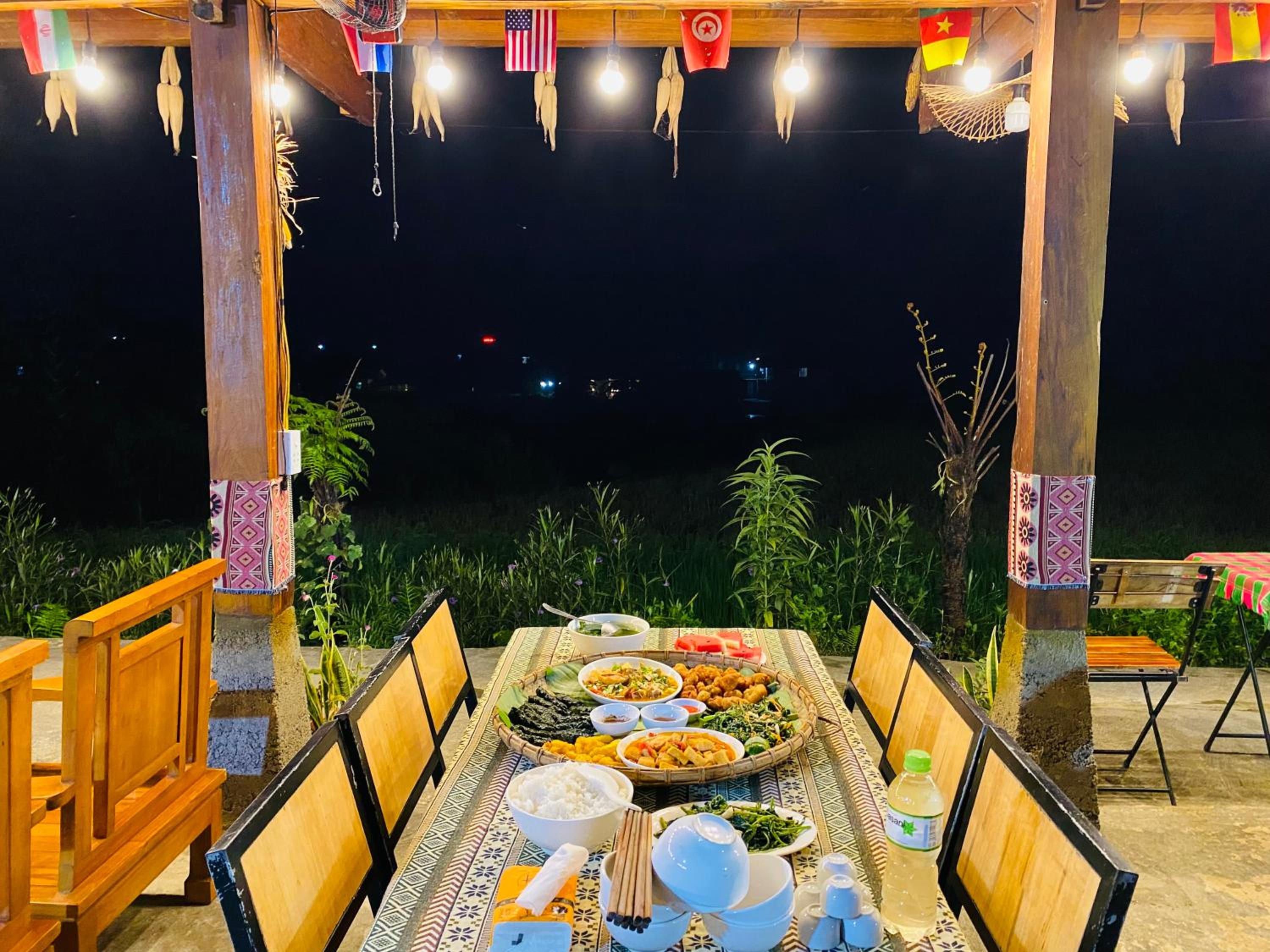 Du Gia Field View Homestay